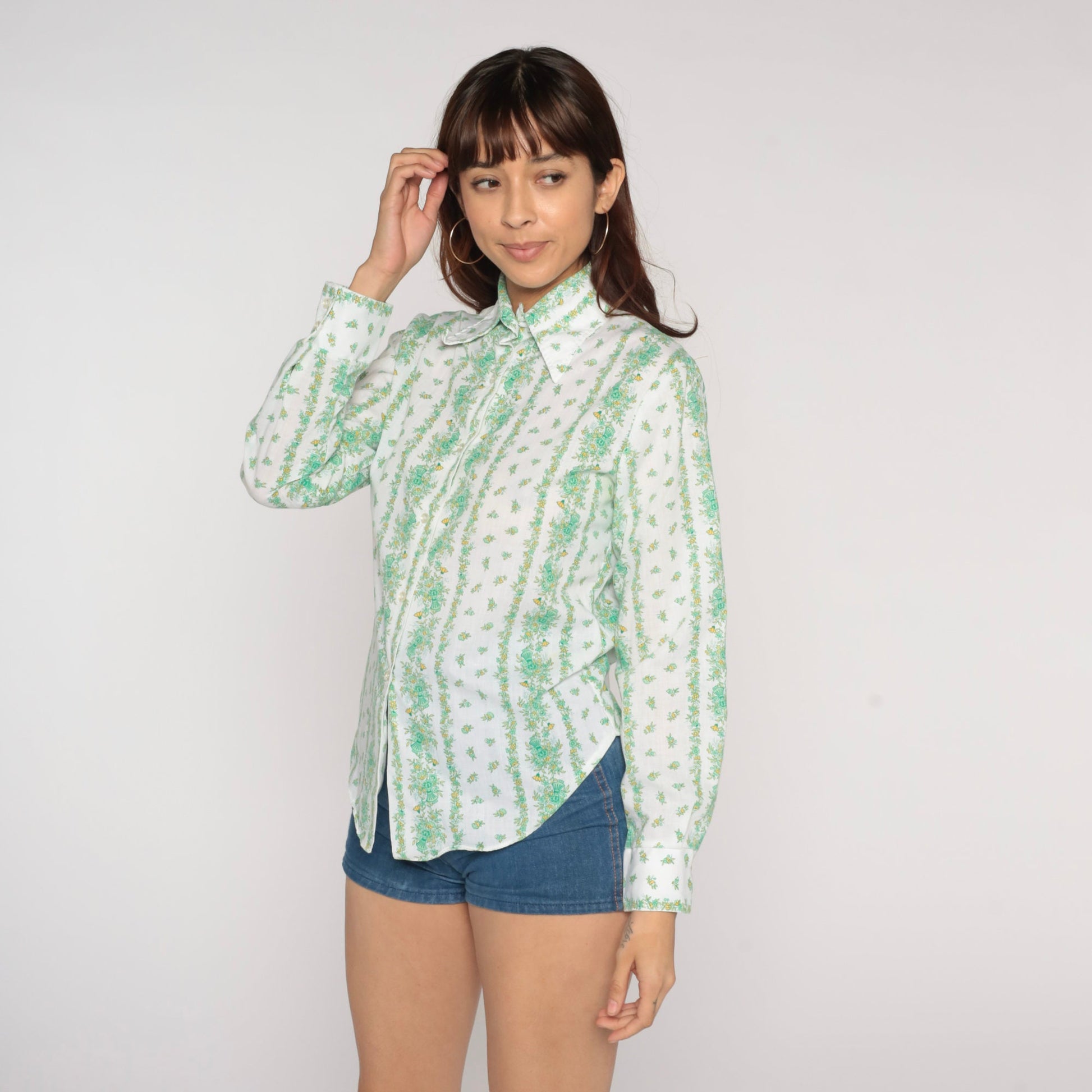 70s Floral Button-Up Shirt White Green Flower Pointed Collar Long Sleeve Medium