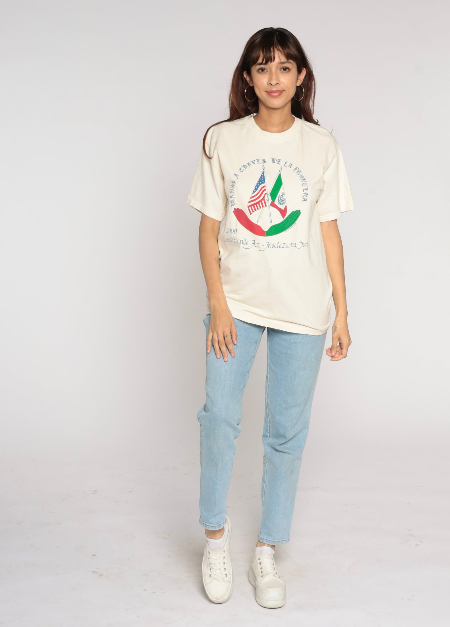 Y2K Manos a Través de la Frontera Graphic Tee Off-White Cotton Medium M