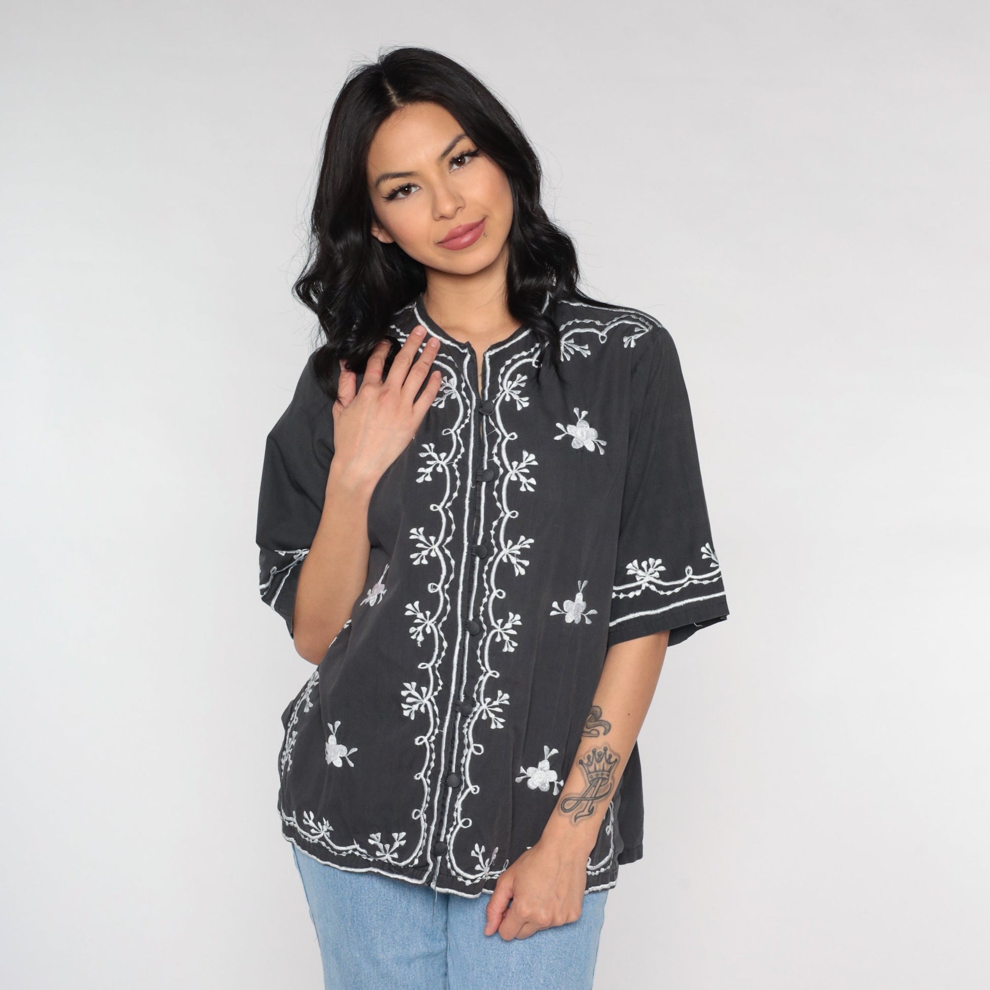 90s Charcoal Floral Embroidered Button-Up Blouse Short Sleeve Medium