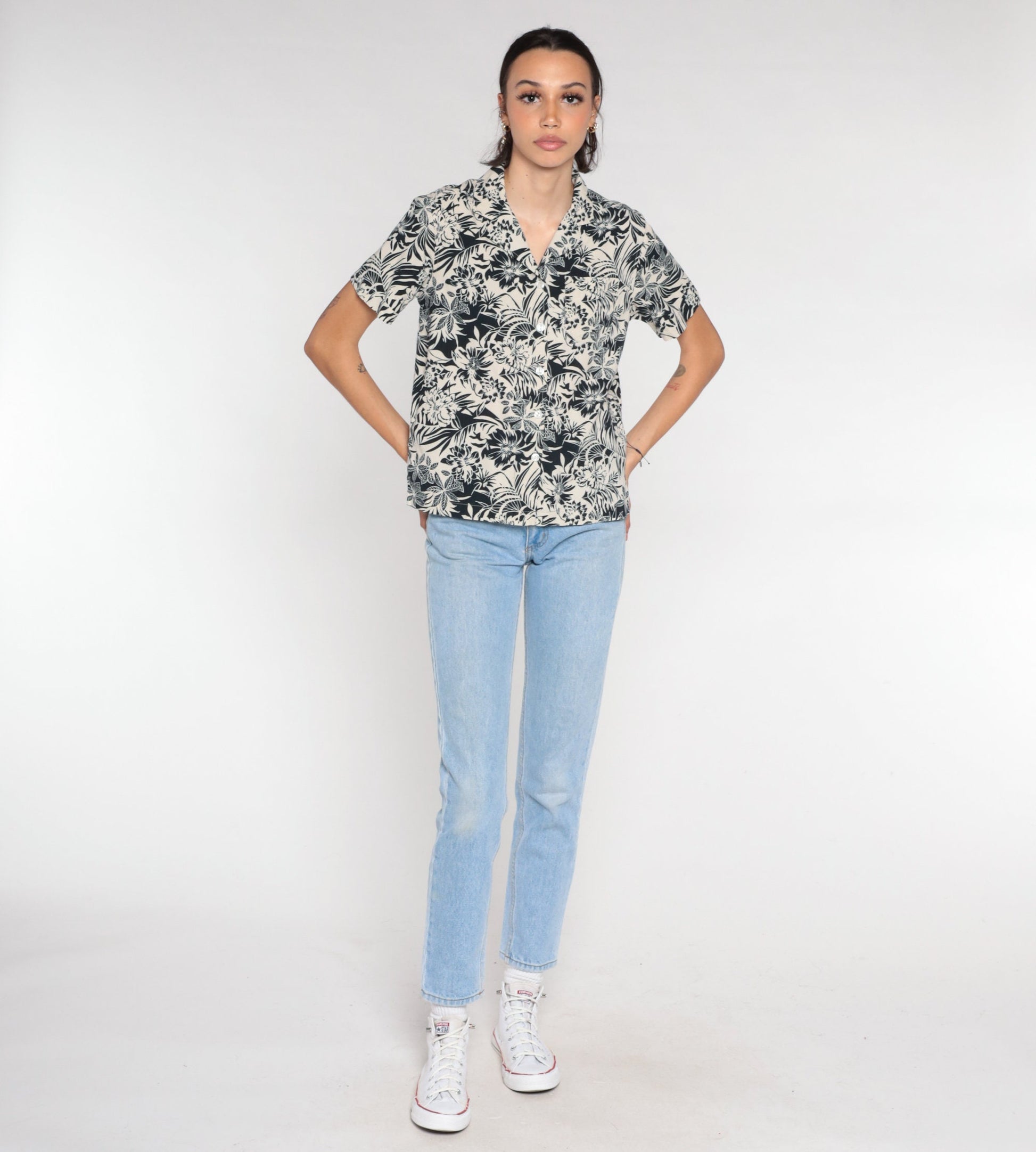 Y2K Floral Button-Up Blouse Black Beige Flower Print Short Sleeve Small
