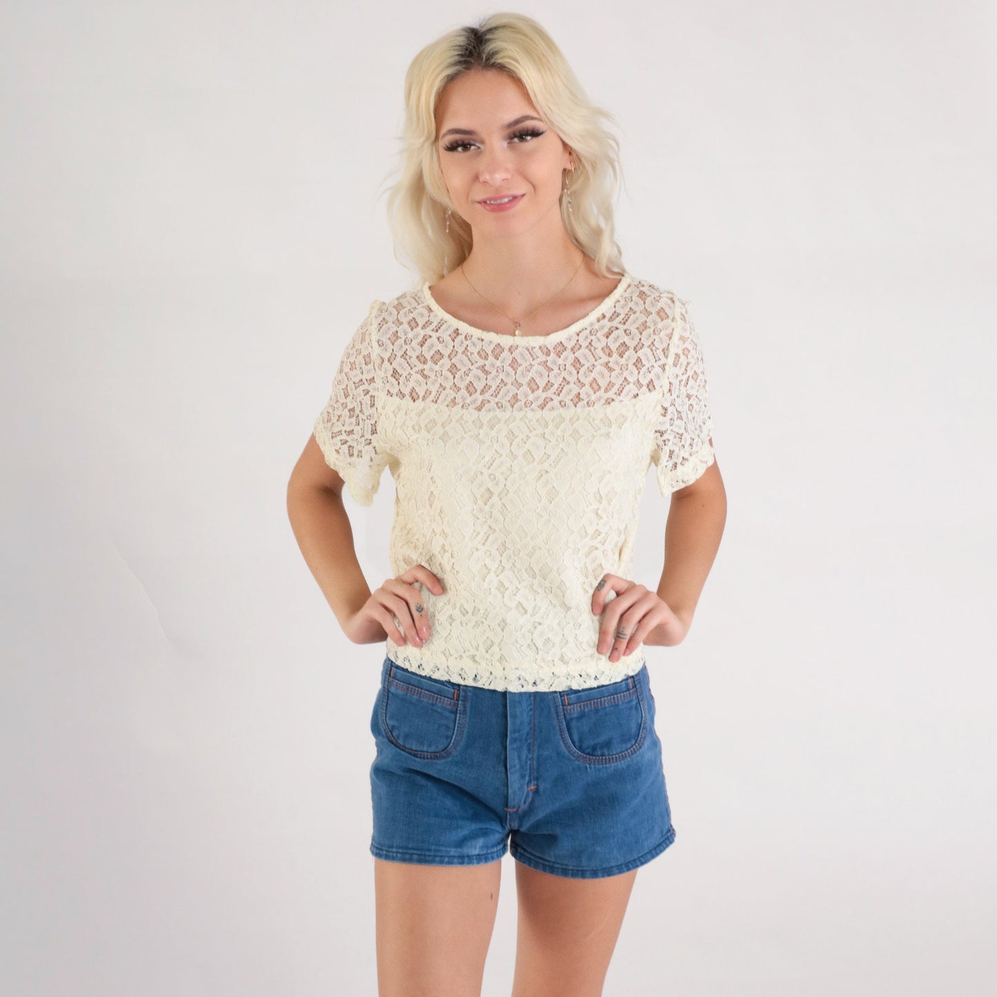 80s Off-White Lace Blouse Illusion Neckline Button Back Short Sleeve Medium