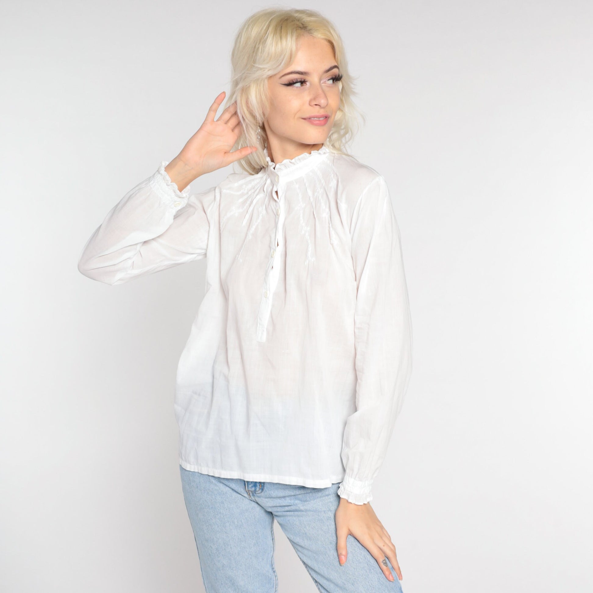 90s White Cotton Floral Embroidered Button-Up Blouse Long Sleeve Small