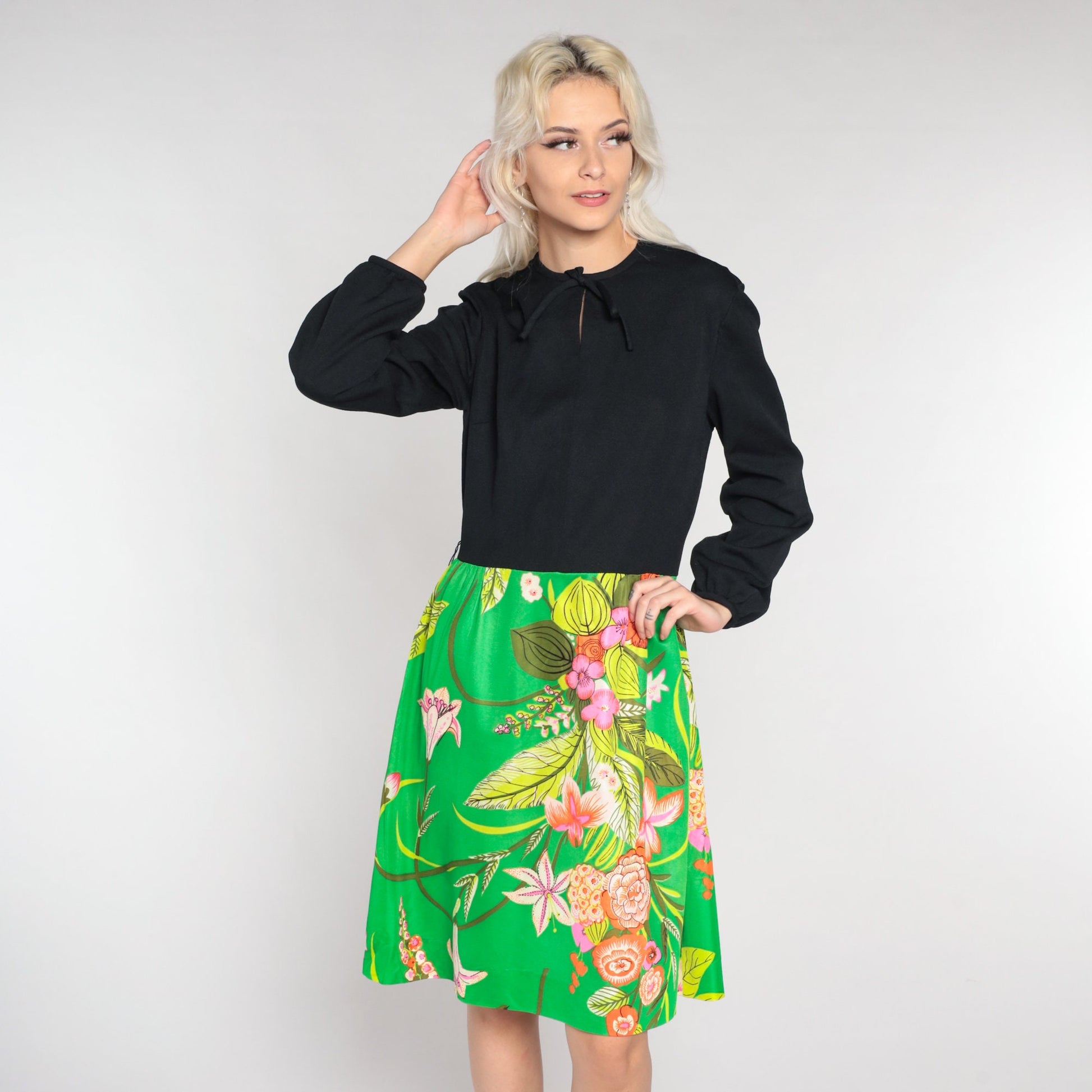 70s Floral Dress Black Green Keyhole Tie Knee Length Balloon Sleeve Medium