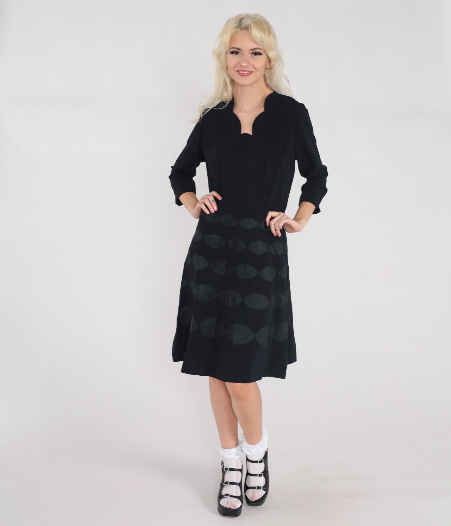 1940s Black Oval Dot Mini Dress High Waist Scalloped V-Neck 3/4 Sleeve Medium