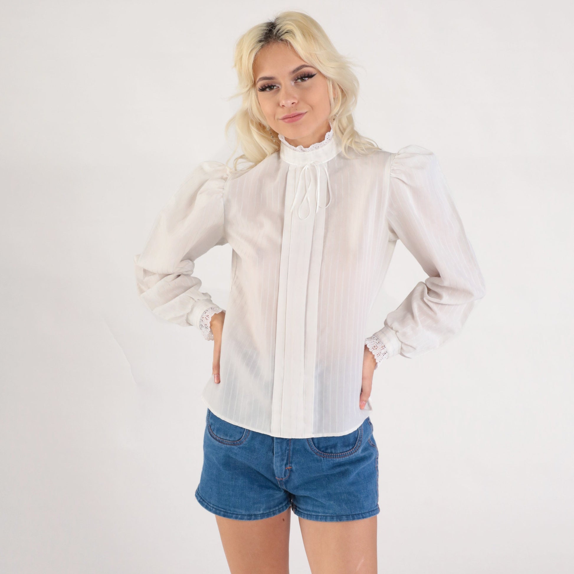 80s White Victorian Blouse Puff Sleeve Lace Trim Button-Up Small