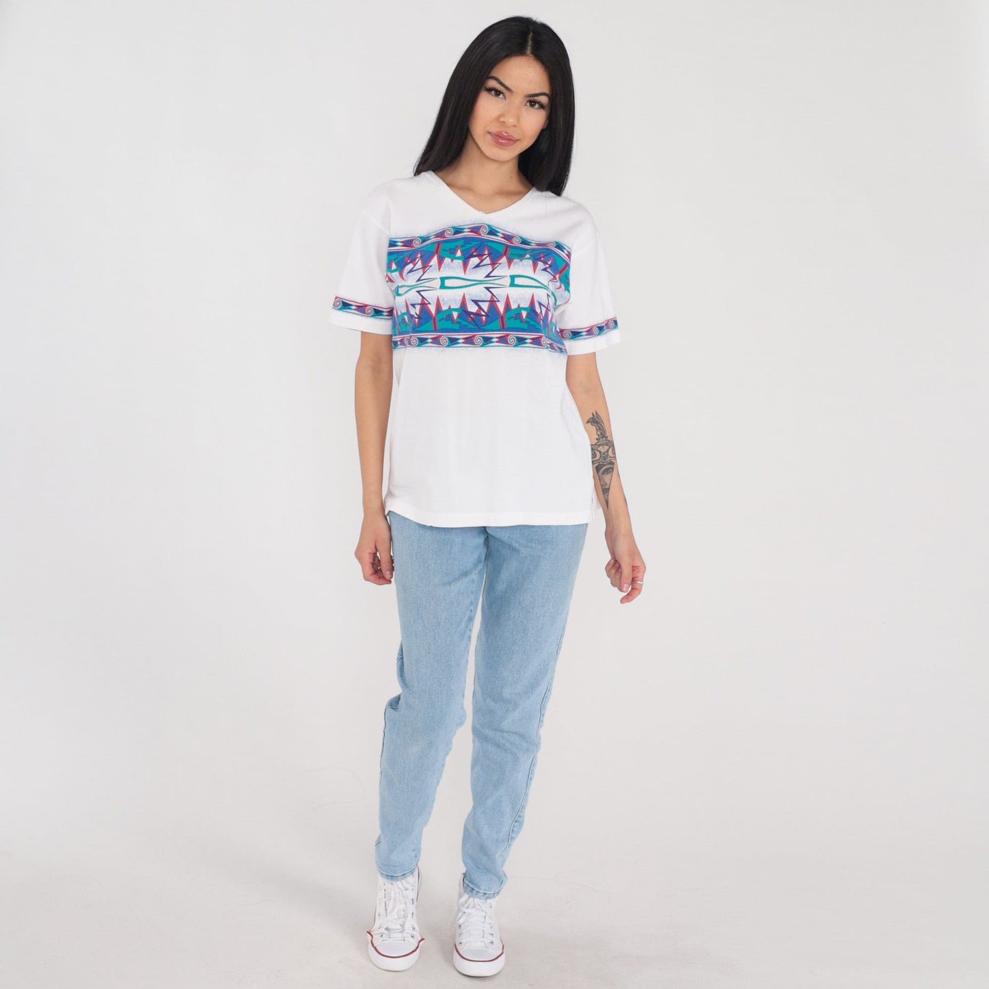 90s Abstract Geometric Print V-Neck T-Shirt White Blue Red Green Small