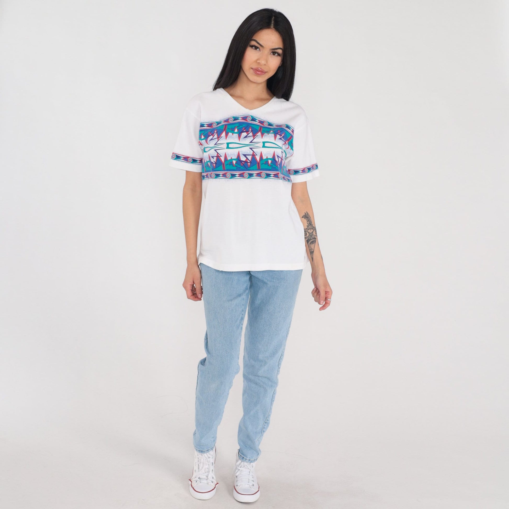 90s Abstract Geometric Print V-Neck T-Shirt White Blue Red Green Small