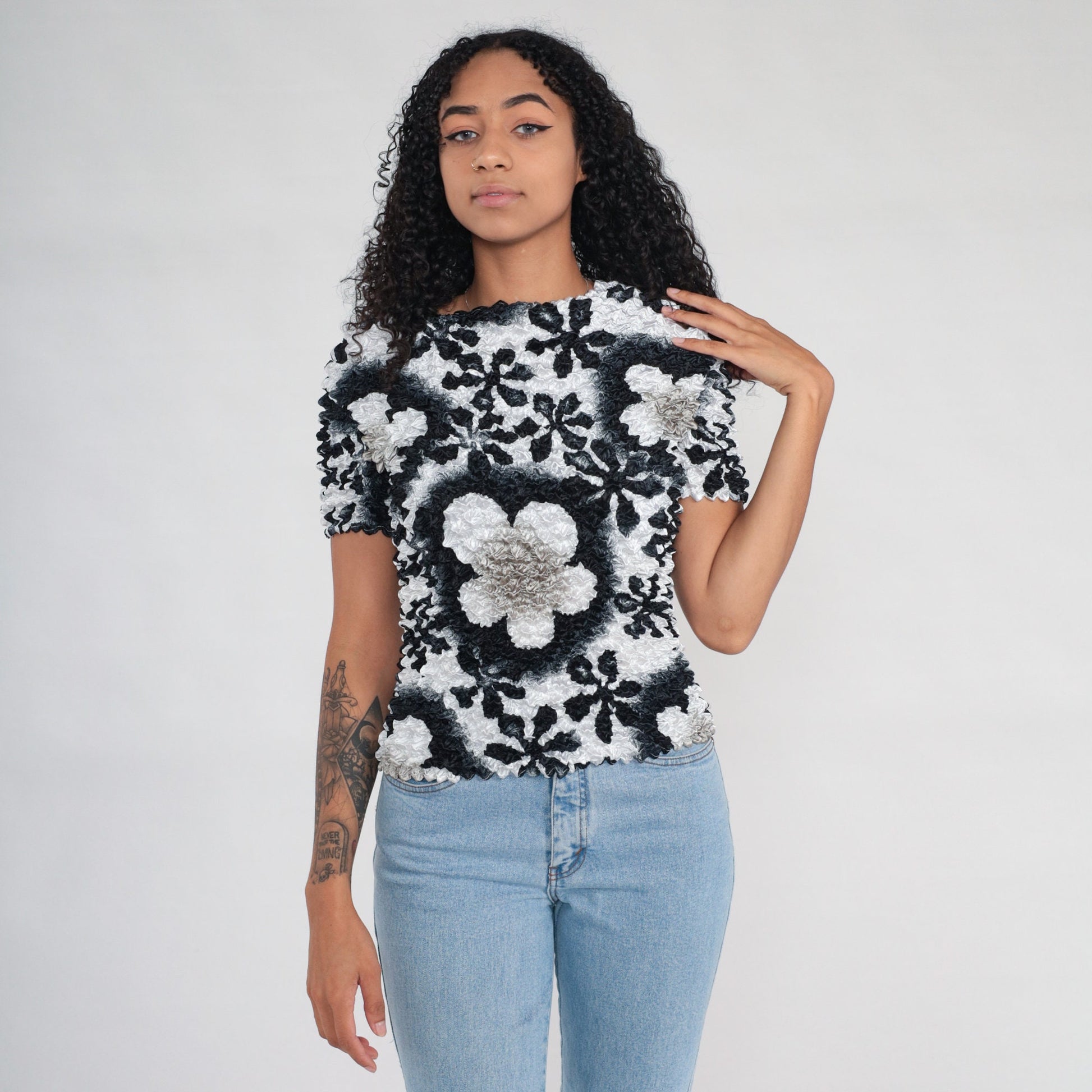 Y2K Black White Floral Popcorn Textured Blouse Short Sleeve Small Medium Large