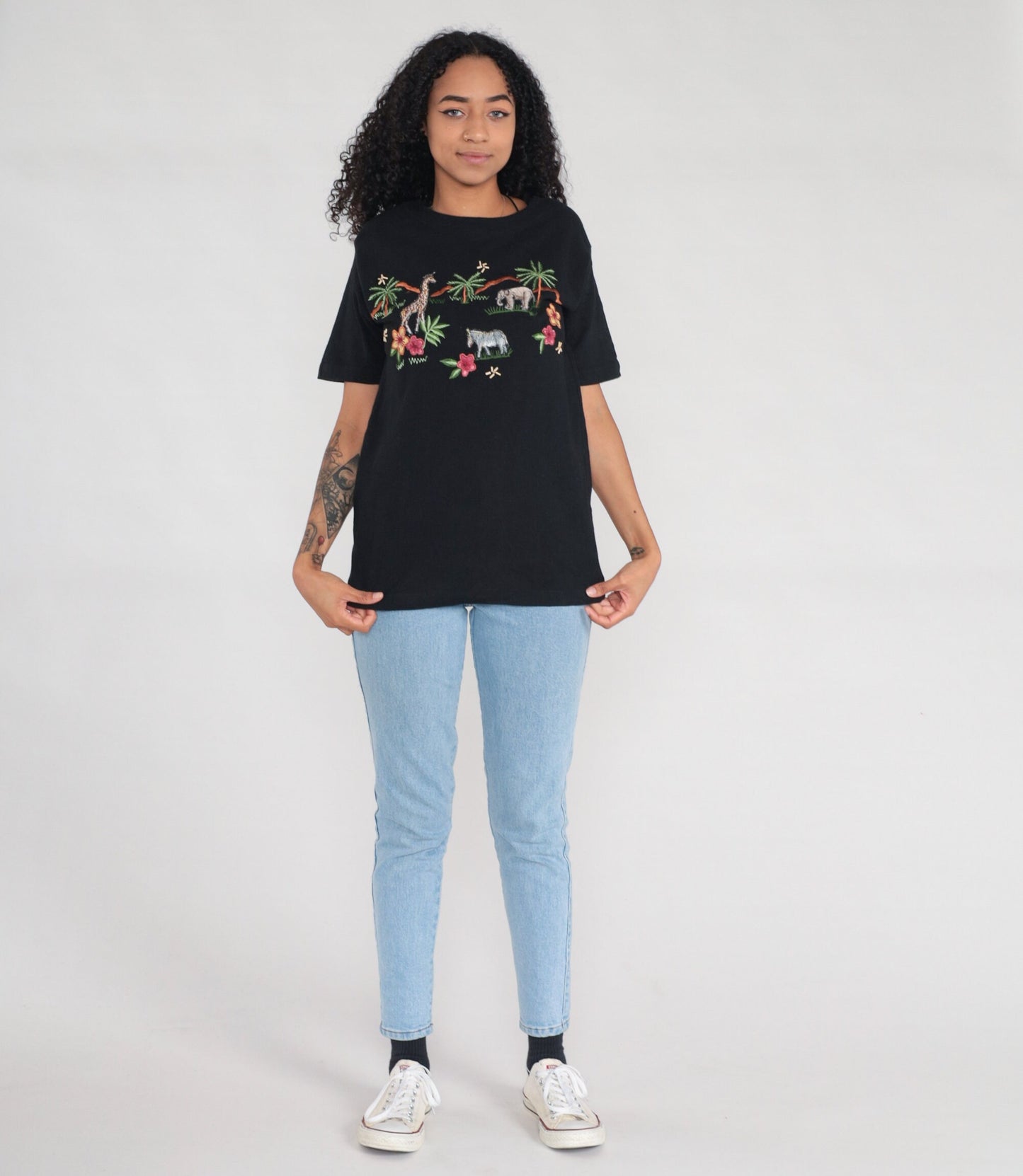 00s Safari Animal Embroidered T-Shirt Black Graphic Tee Small S