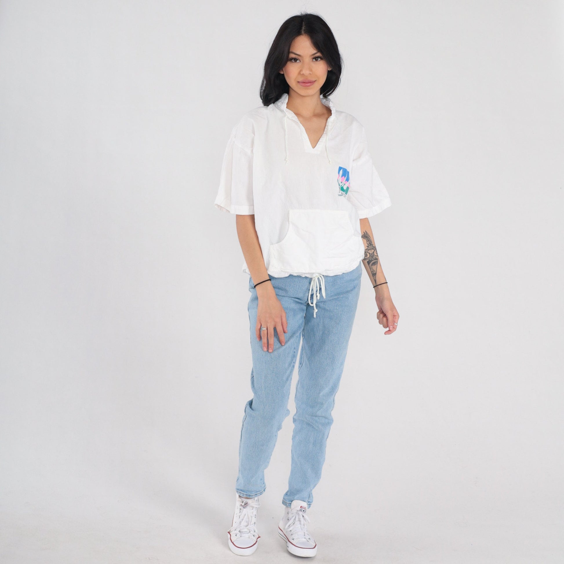 00s Mazatlan Sailboat Graphic T-Shirt White V-Neck Kangaroo Pocket Medium