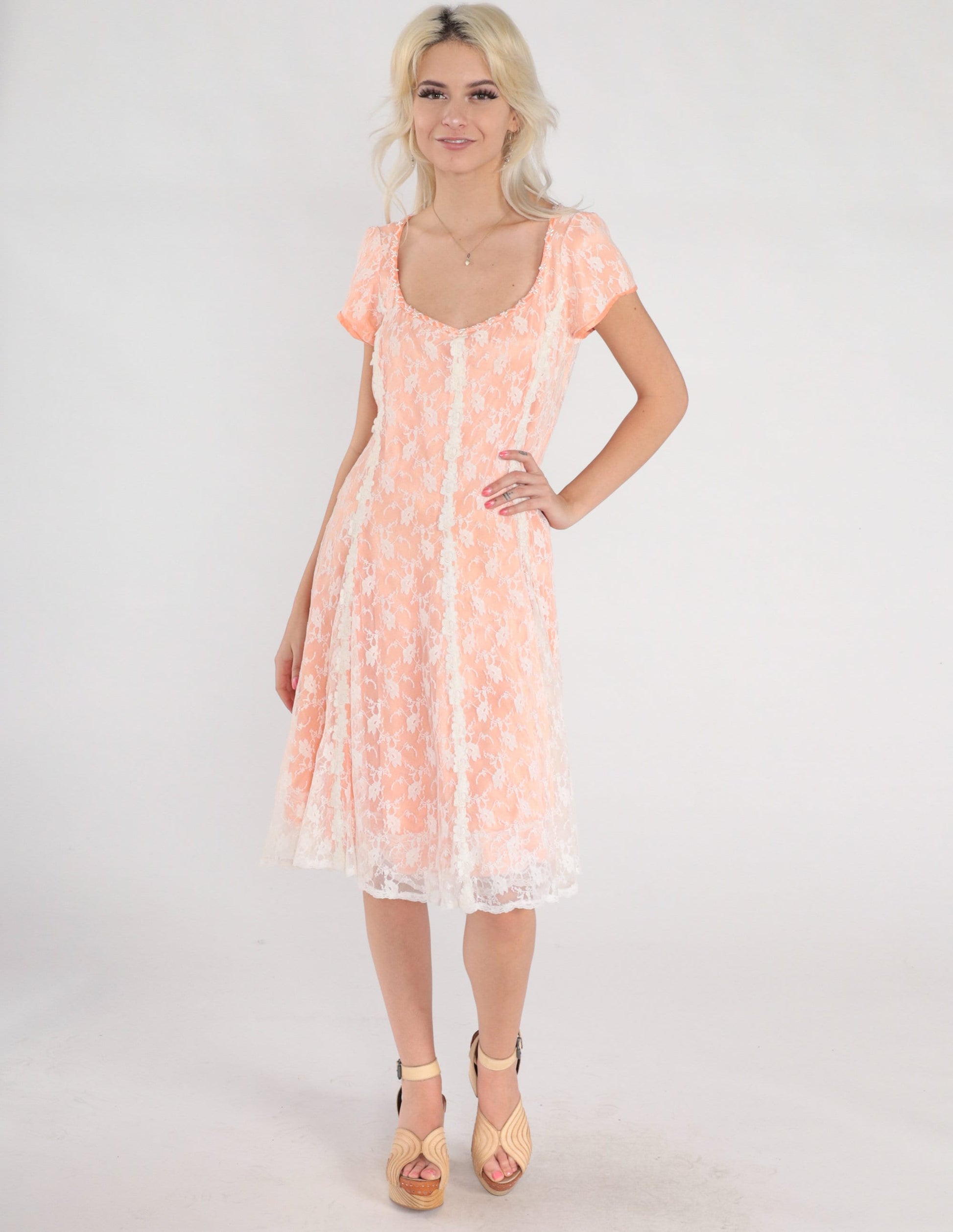 90s Peach Lace Dress White Floral Overlay Pearl Beaded Short Sleeve Knee Length Medium