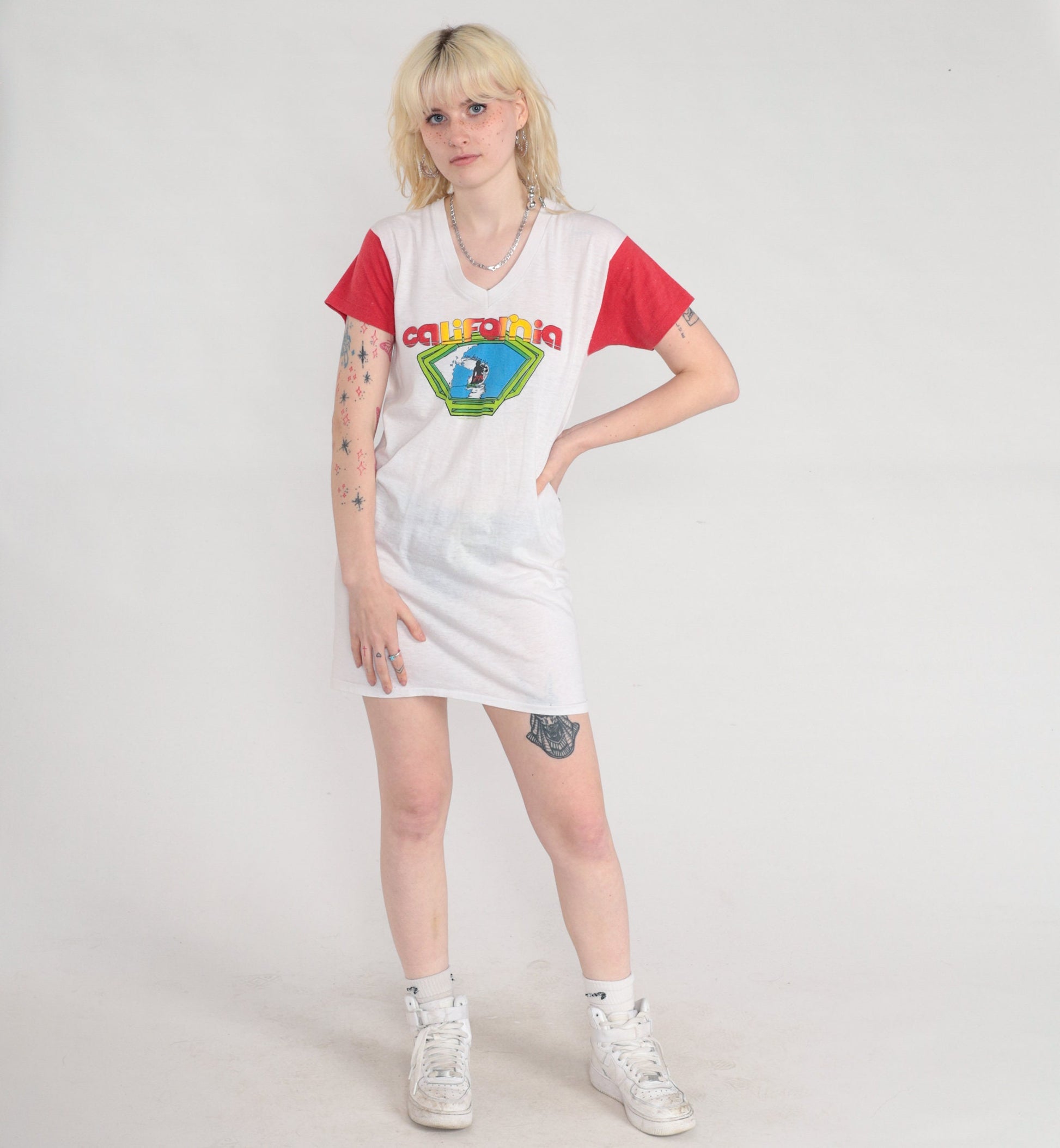 80s California Surfer Graphic T-Shirt Dress Mini White Red Sleeves Small Medium