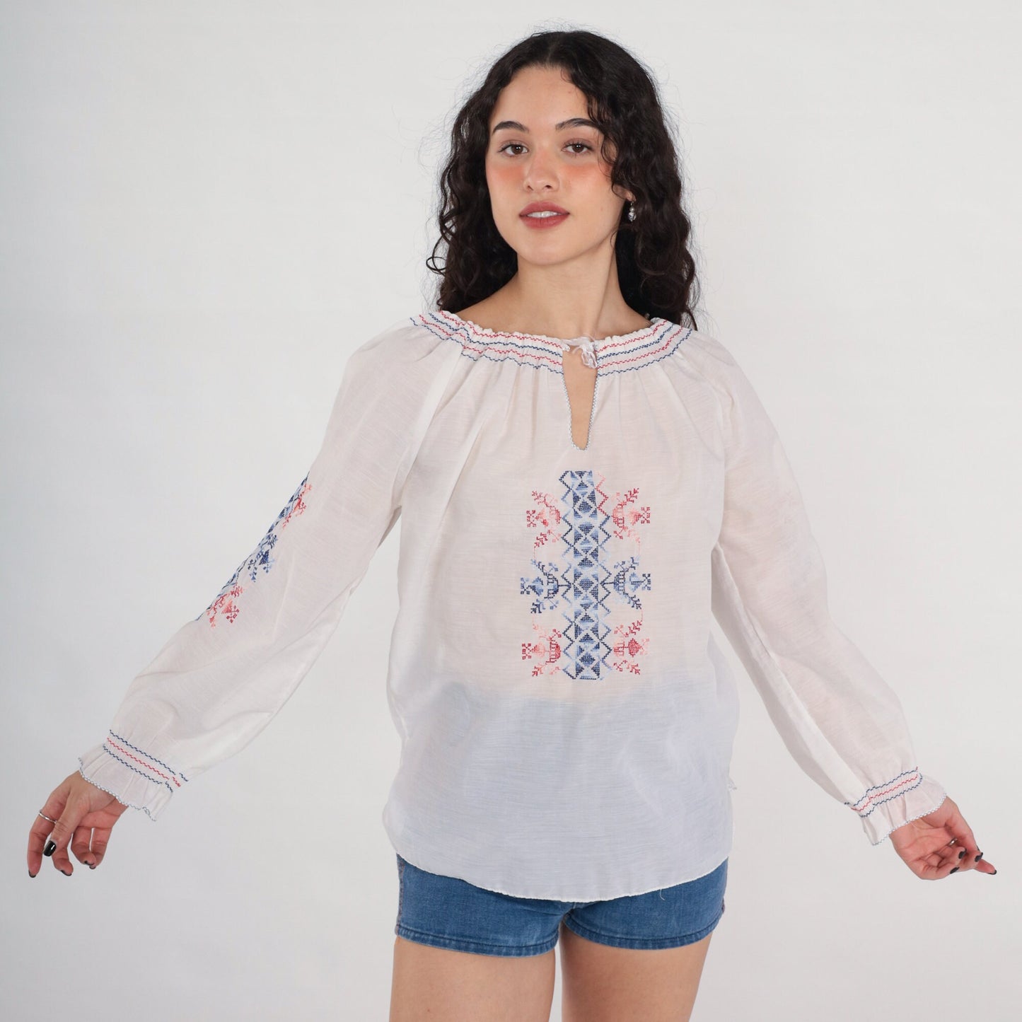 80s White Embroidered Peasant Blouse Keyhole Drawstring Neckline Small Medium