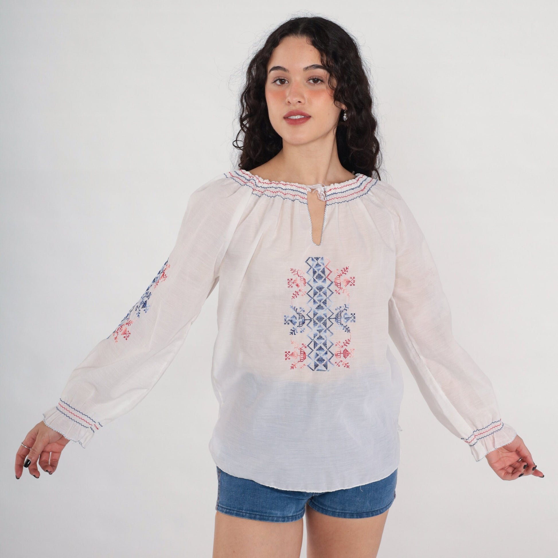 80s White Embroidered Peasant Blouse Keyhole Drawstring Neckline Small Medium