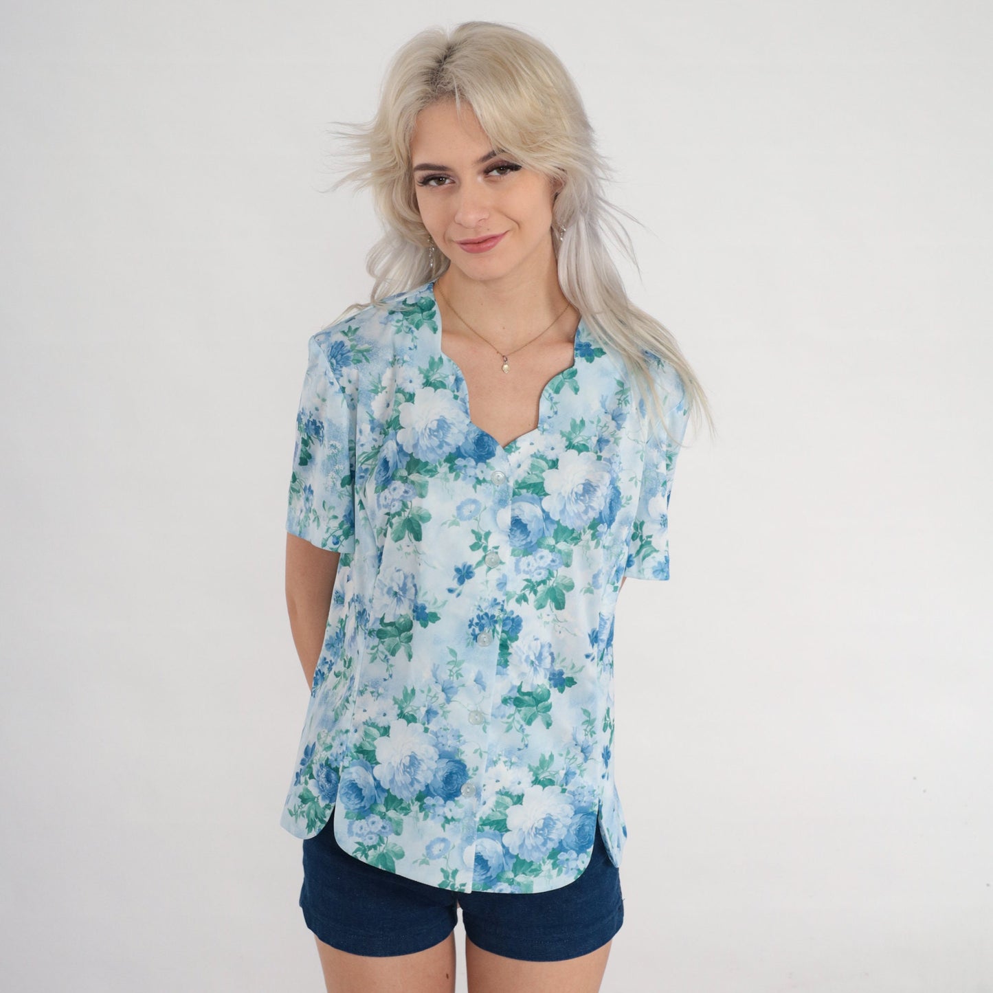 00s Blue Floral Rose Print Button Up Blouse Scalloped V Neck Short Sleeve Large