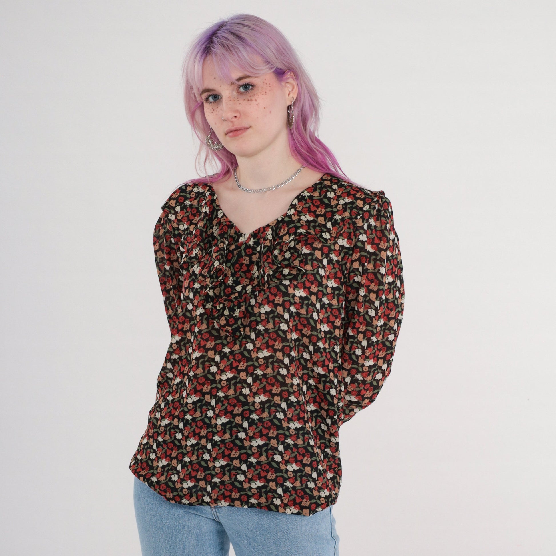 00s Floral Print Blouse Long Sleeve Ruffle Neckline Red Green Black Medium