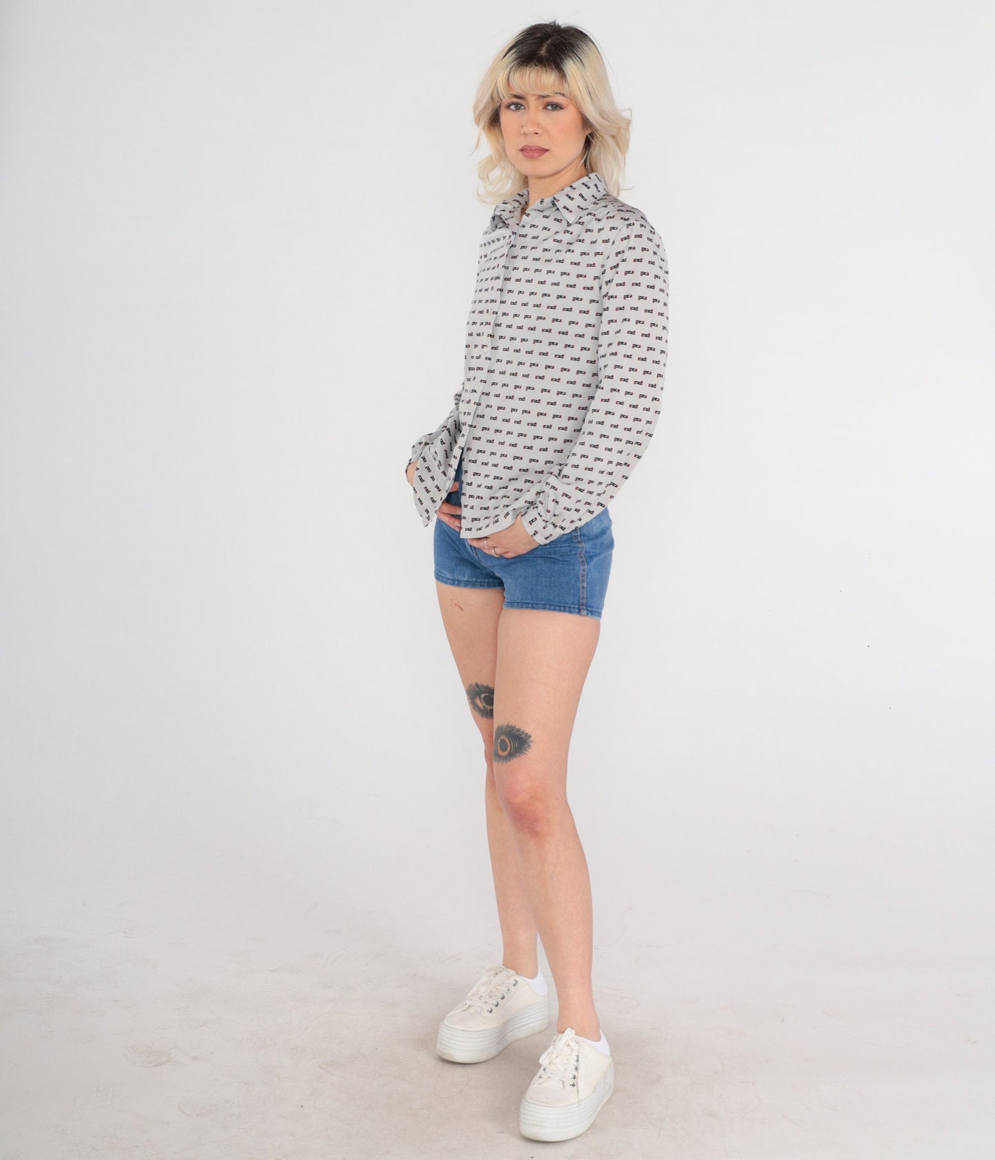 70s Grey Abstract Print Button-Up Blouse Dagger Collar Long Sleeve Medium