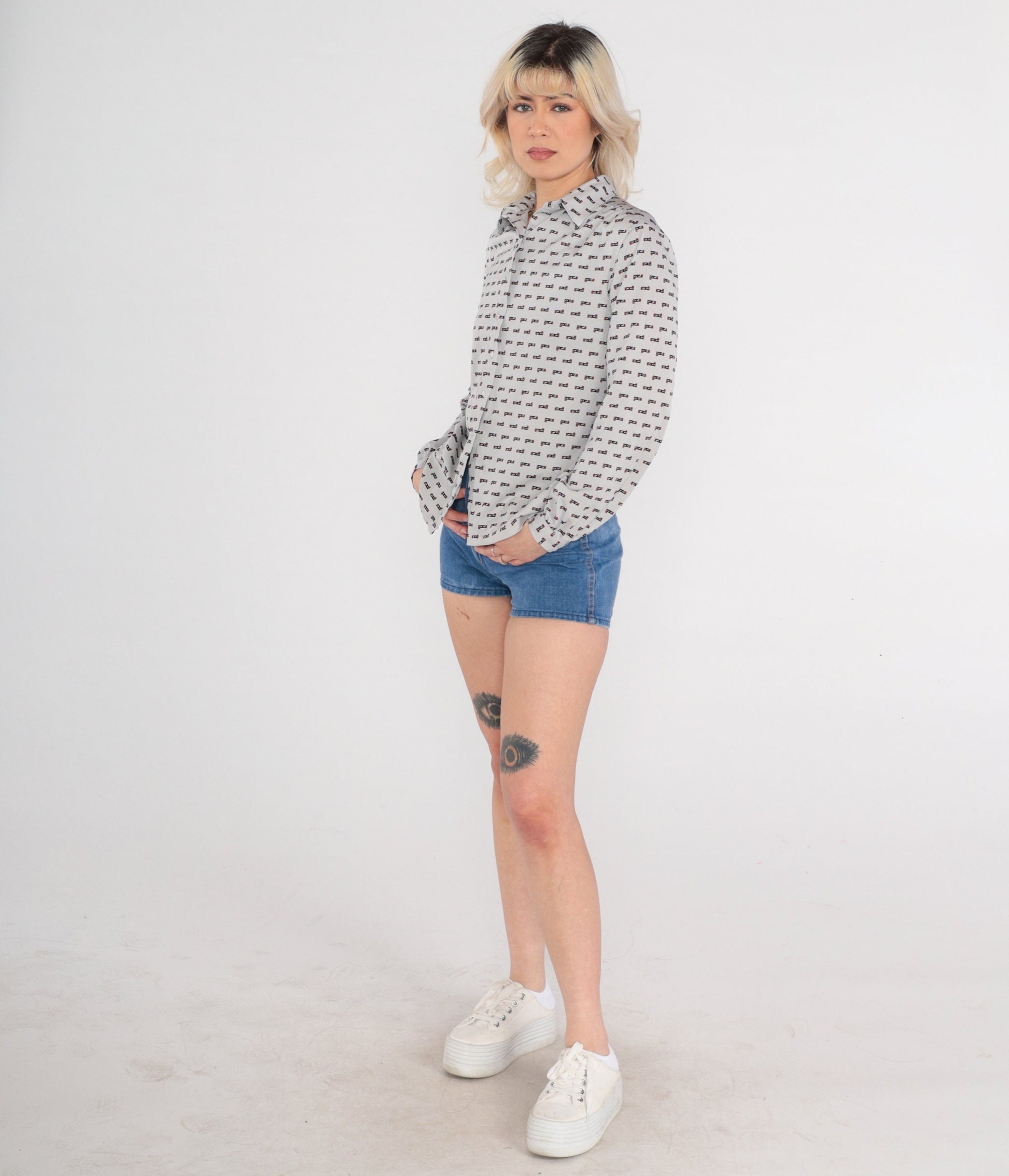 70s Grey Abstract Print Button-Up Blouse Dagger Collar Long Sleeve Medium
