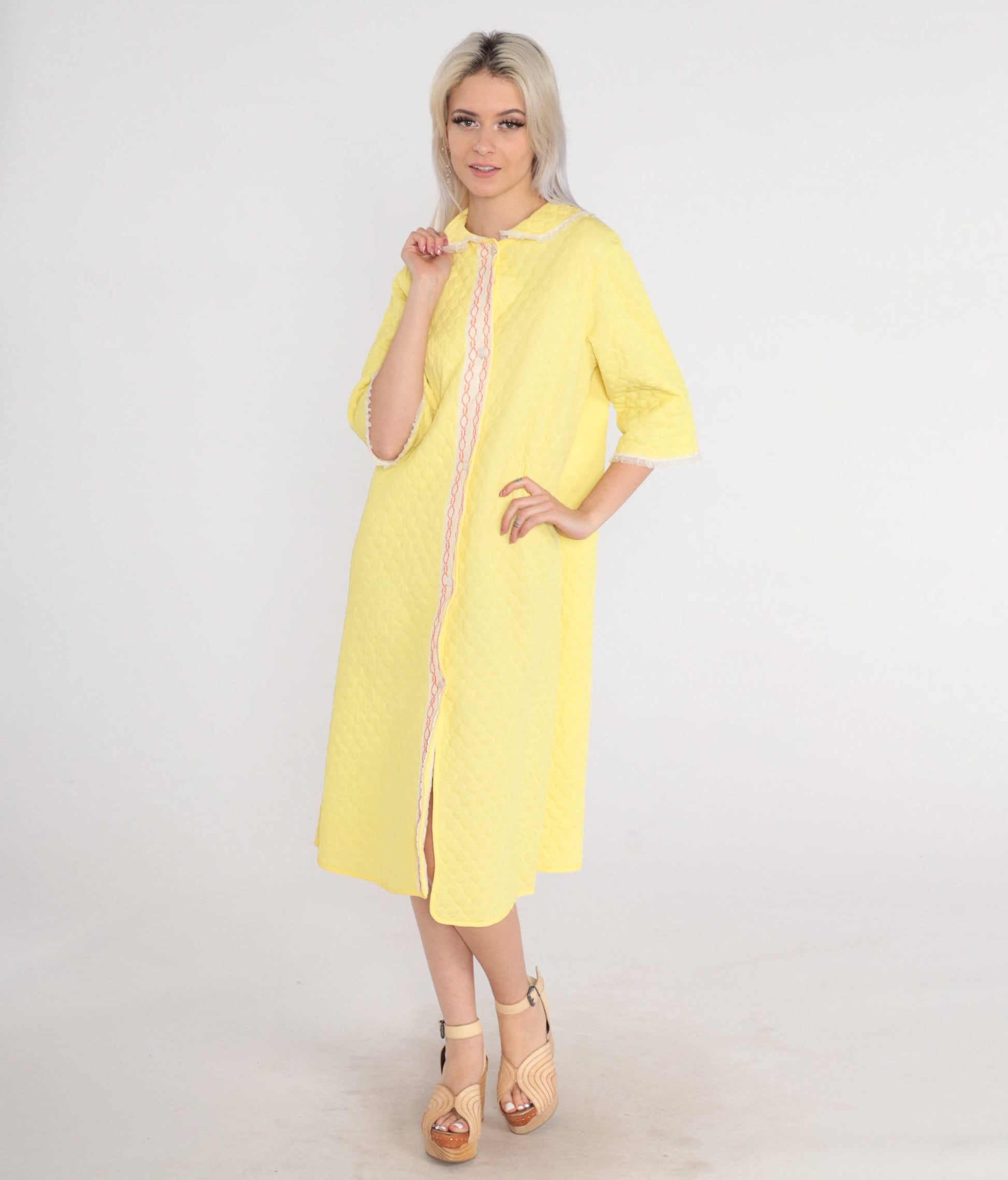 70s Yellow Quilted Nightgown Midi Peter Pan Collar Lace Trim Medium M