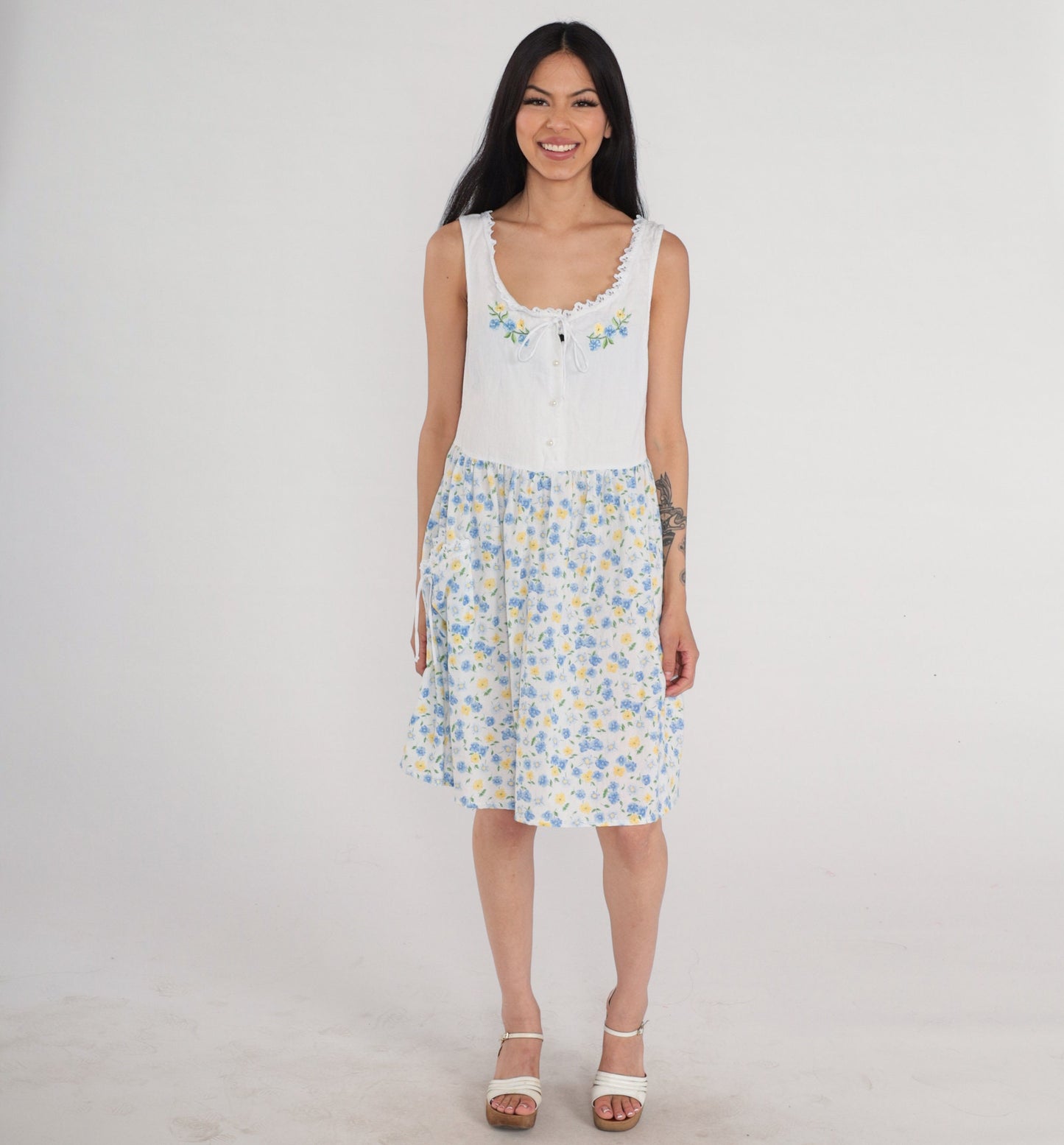 Y2K White Floral Mini Dress Embroidered Lace Trim High Waist Button Front Medium