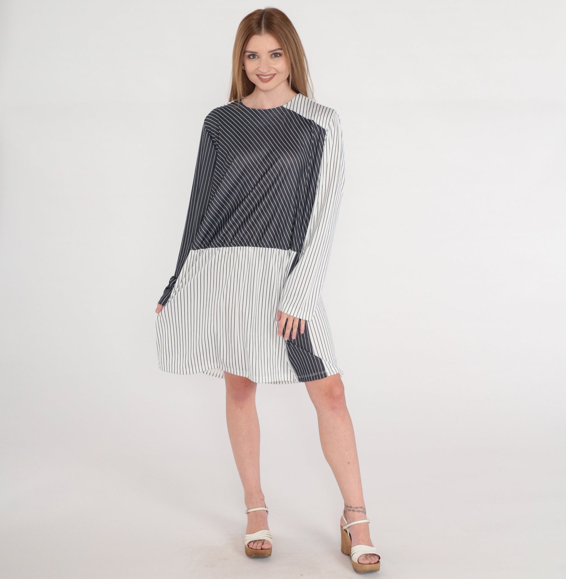 70s Black and White Striped Mini Dress Long Sleeve Shift Keyhole Back Large L