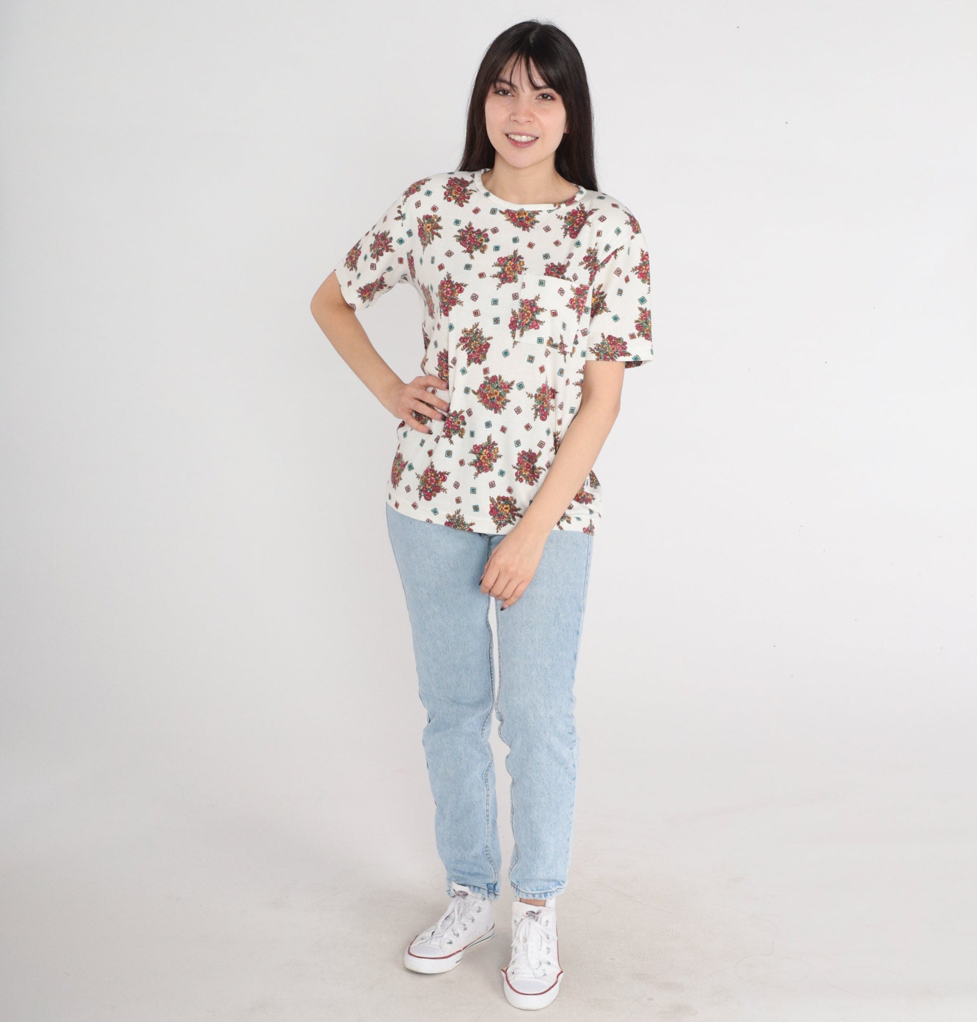 90s Floral Tile Print Pocket T-Shirt White Graphic Tee Small S