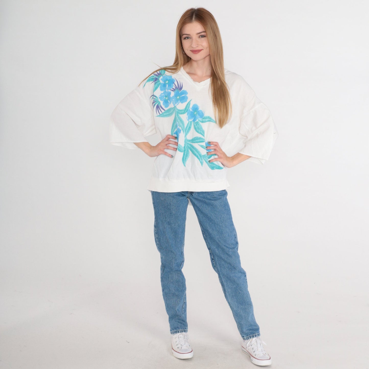 90s White Floral T-Shirt Blue Flower Graphic V-Neck 3/4 Sleeve Blouse Extra Large XL
