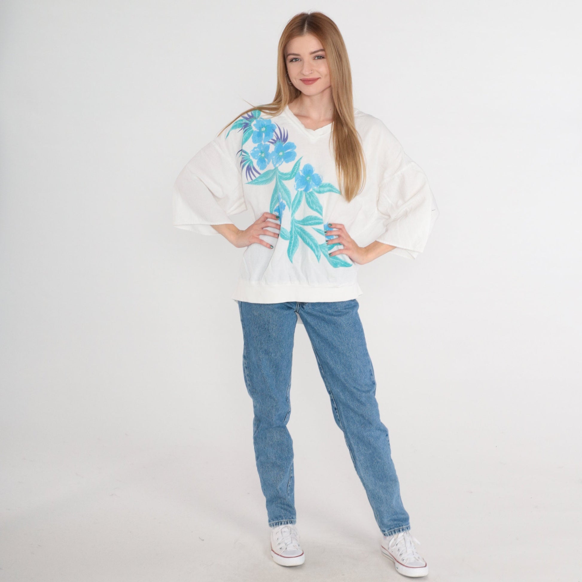 90s White Floral T-Shirt Blue Flower Graphic V-Neck 3/4 Sleeve Blouse Extra Large XL