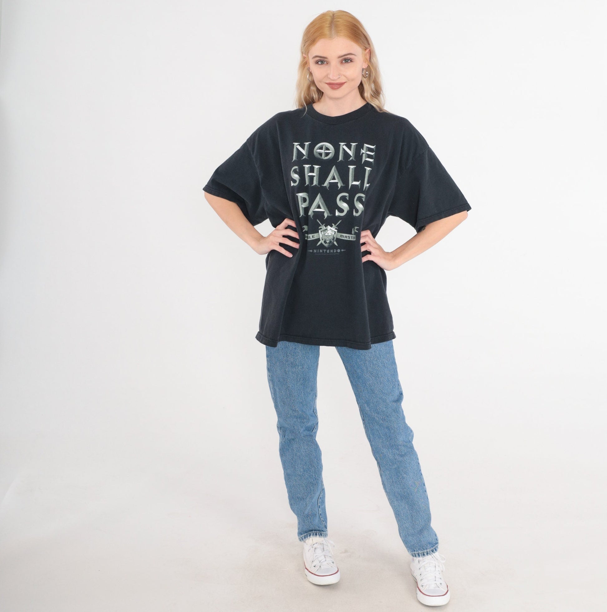 2005 Legend of Zelda Hyrule Master None Shall Pass Graphic Tee Black XL