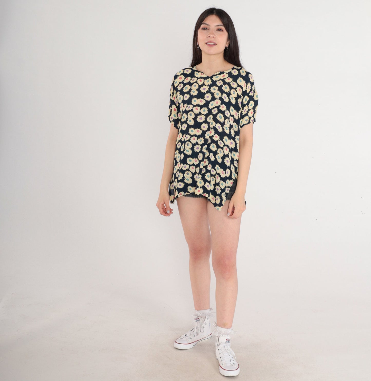 90s Daisy Floral Blouse Navy Puff Sleeve Peasant Top Side Slit Medium Large