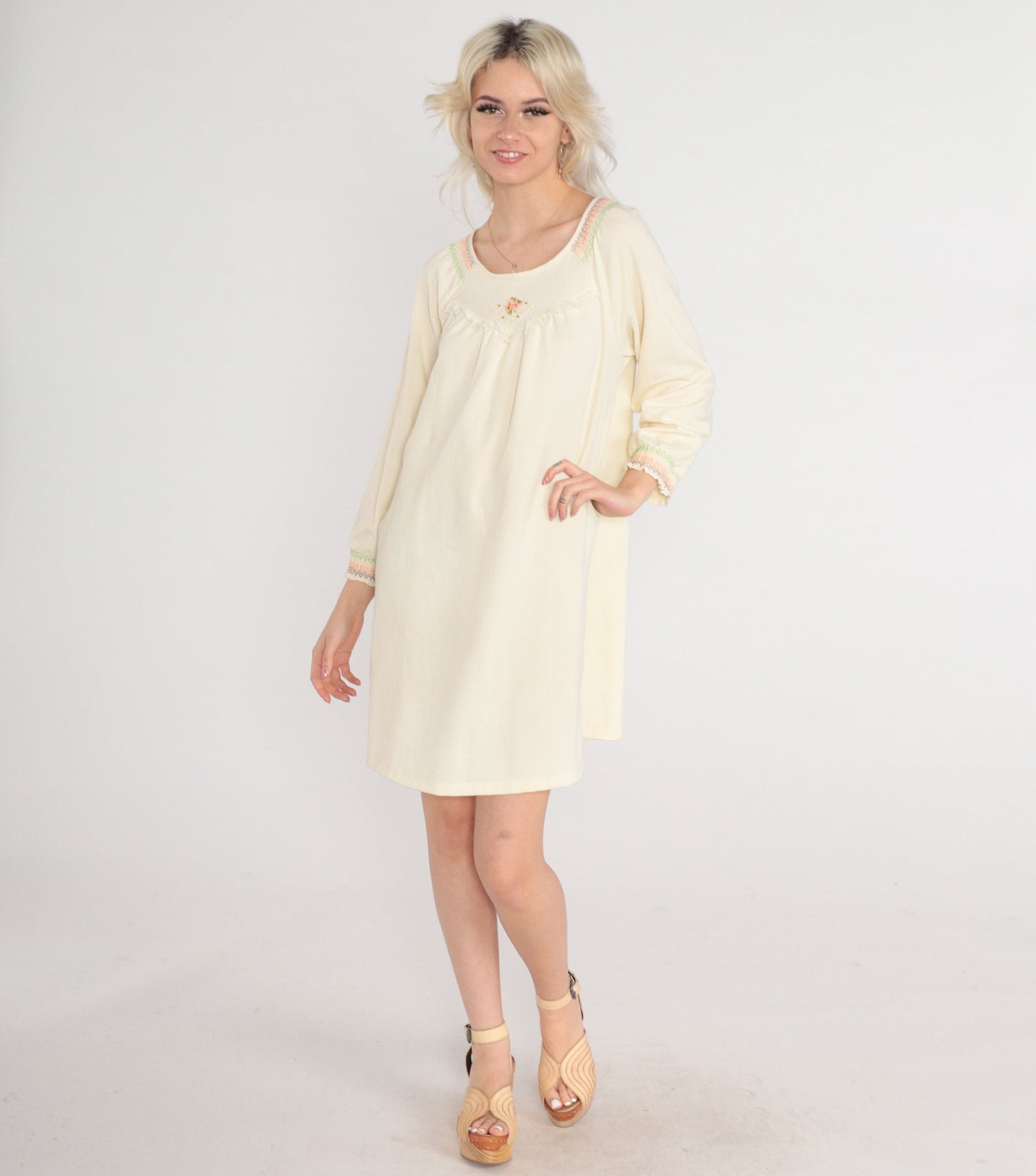 70s Cream Floral Embroidered Shift Dress Long Raglan Sleeves Mini Medium Large