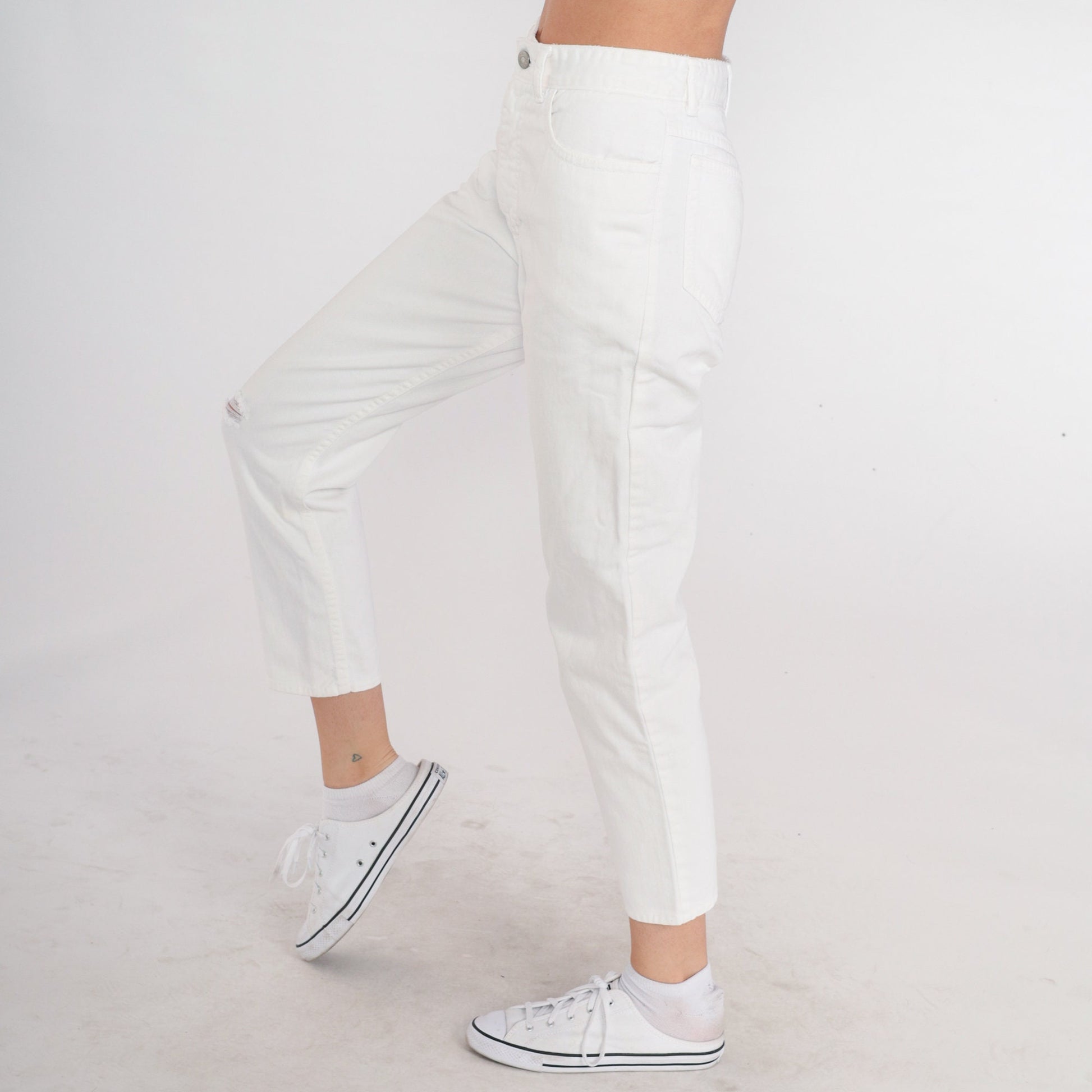 90s Guess White Denim High-Waist Mom Jeans Slim Tapered Small S