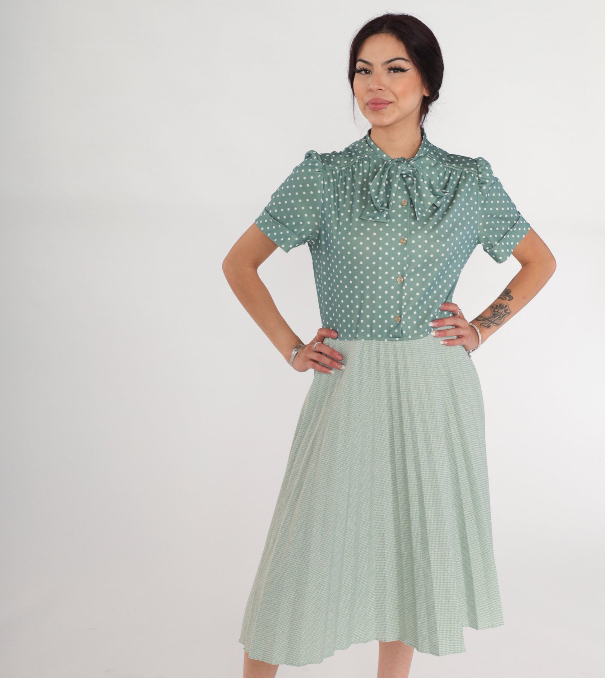 70s Green Polka Dot Midi Dress Puff Sleeve Neck Tie High Waisted Medium