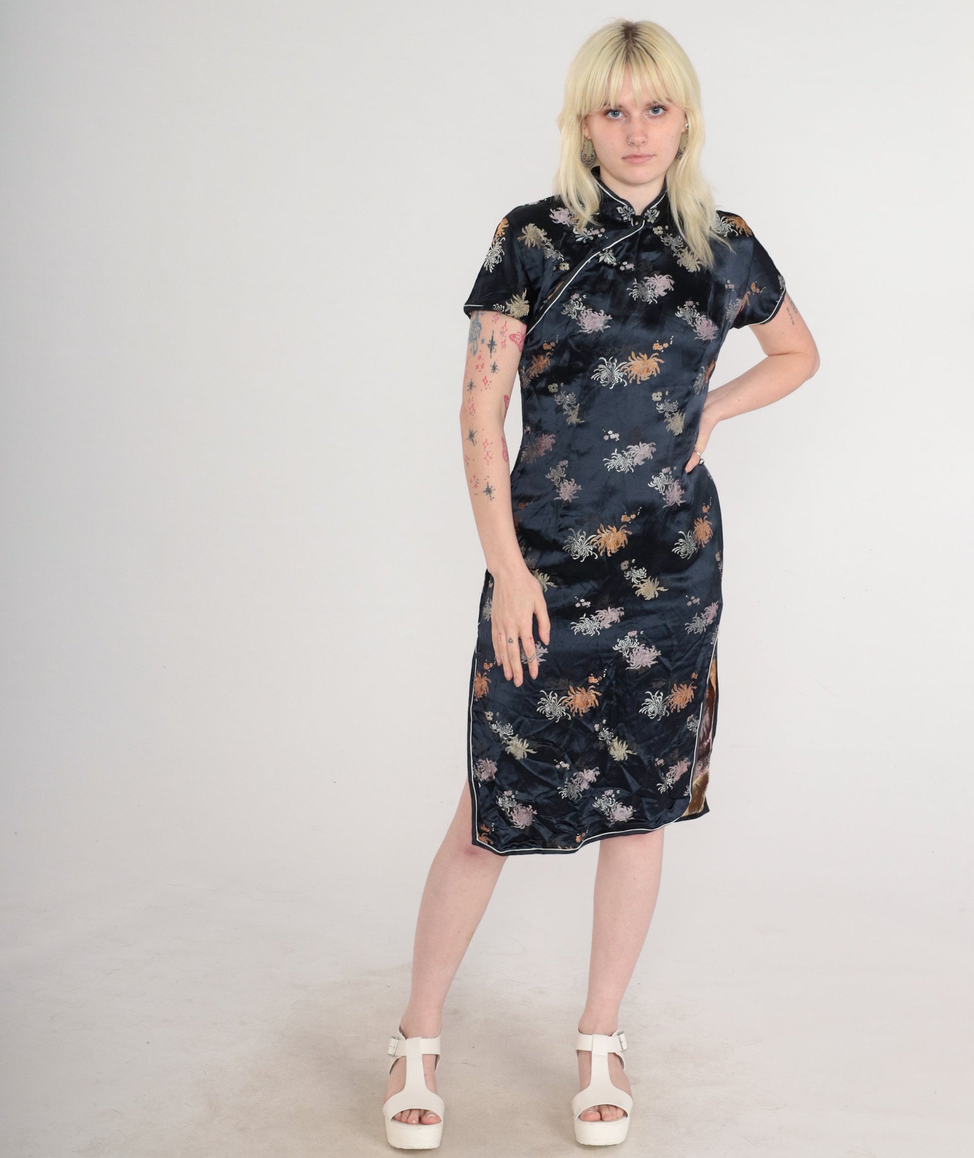90s Black Floral Cheongsam Midi Dress Mandarin Collar Frog Buttons Side Slit Medium