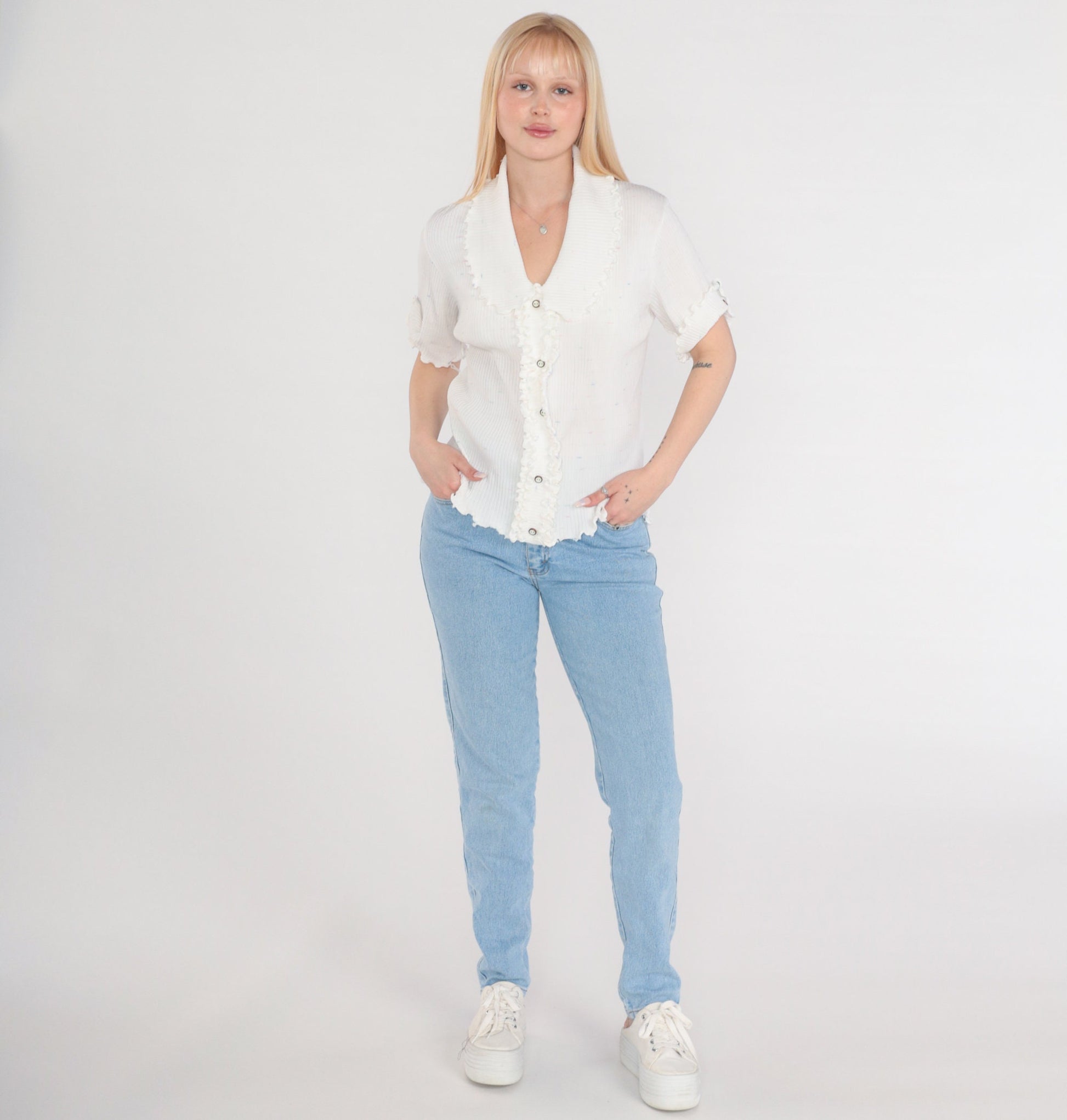 70s White Ribbed Blouse Rounded Collar Ruffle Short Sleeve Medium M
