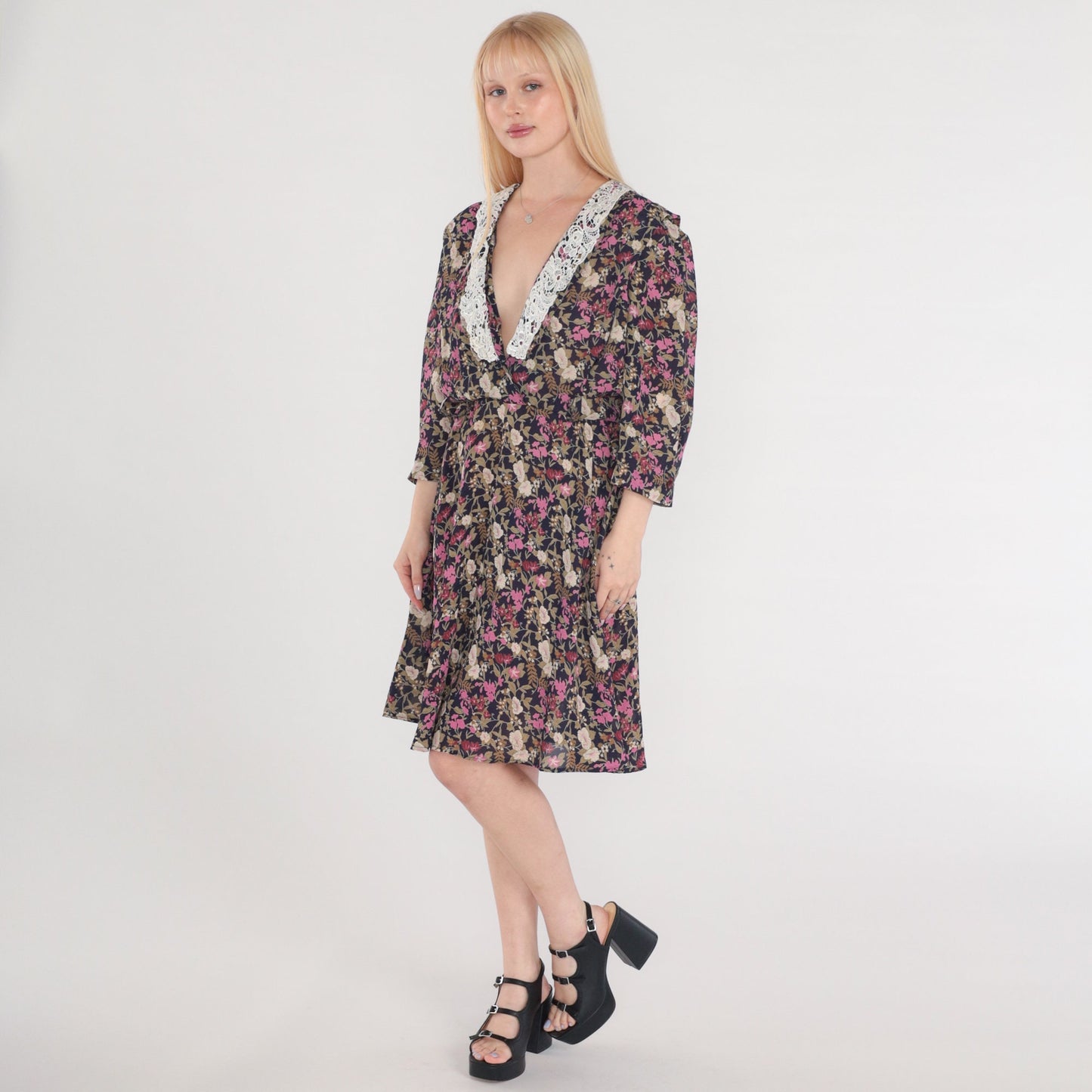 80s Floral Day Dress Navy Purple Print Lace Trim V-Neck Knee Length Medium