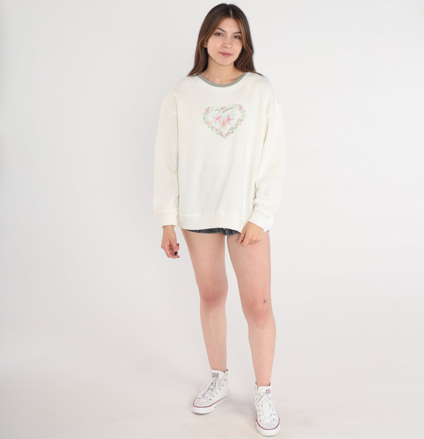90s Floral Heart Embroidered Sweatshirt Cream Crewneck Pullover Large