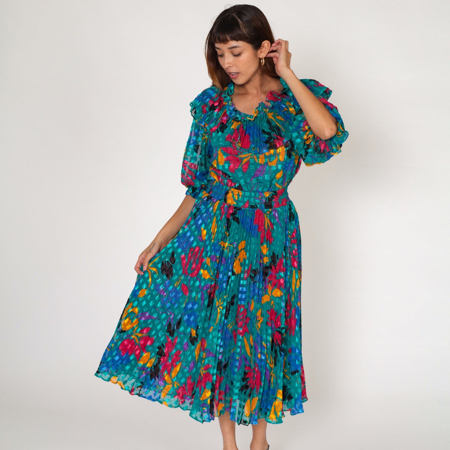 80s Green Floral Midi Dress High Waisted Ruffled Neckline Pleated Small