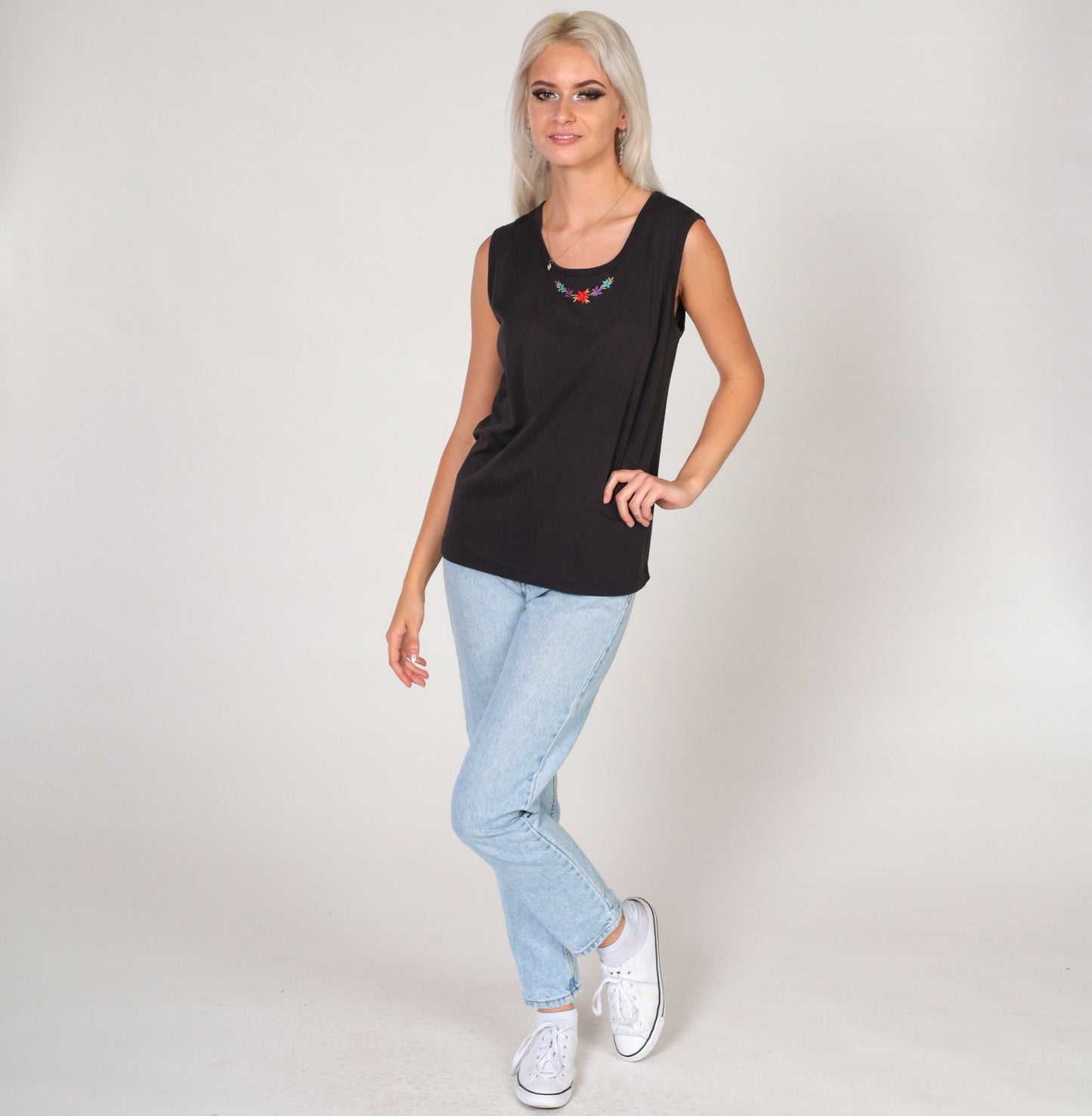 90s Black Floral Embroidered Tank Top Scoop Neck Sleeveless Medium