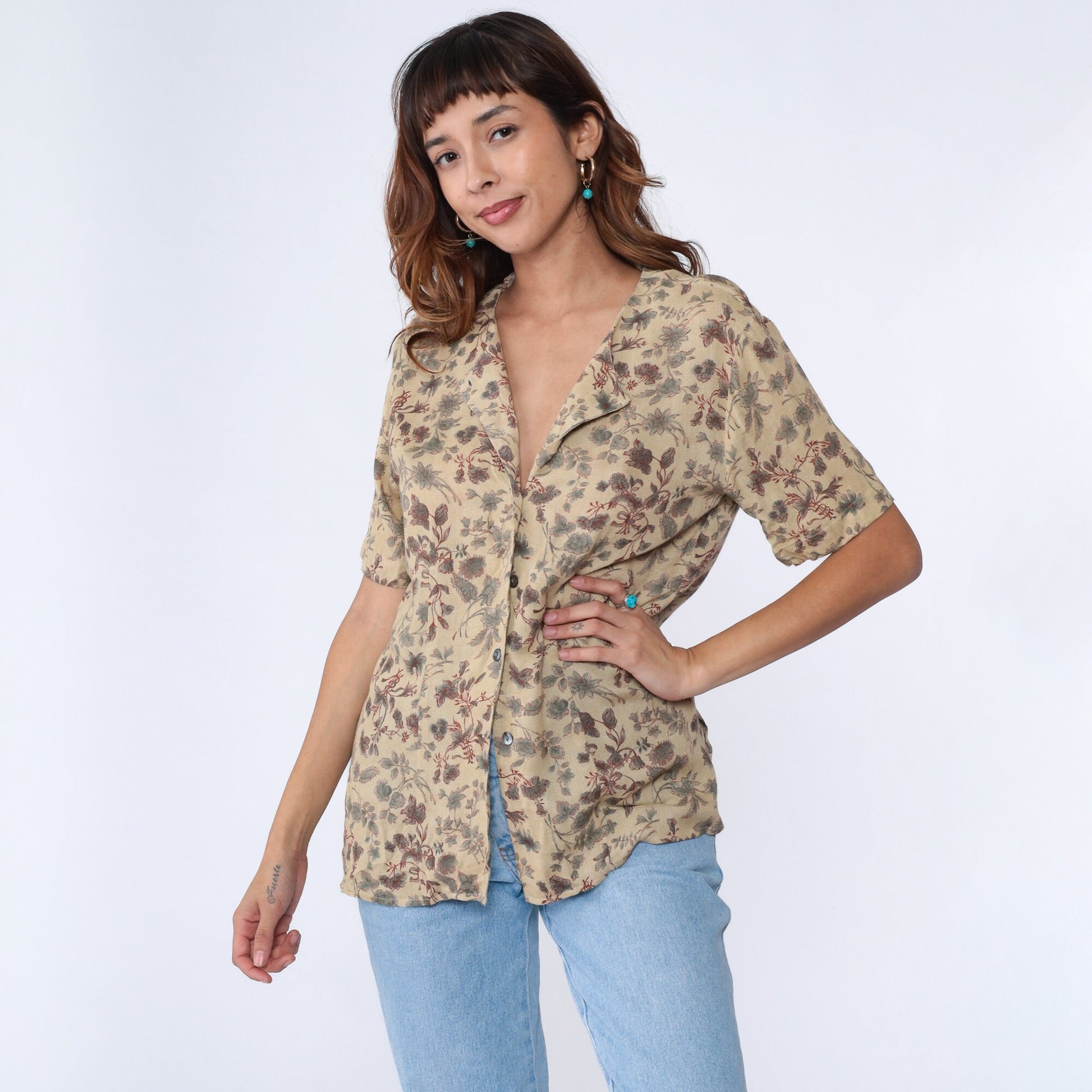 00s Beige Floral Button-Up Blouse Short Sleeve Collarless Shirt Petite 8