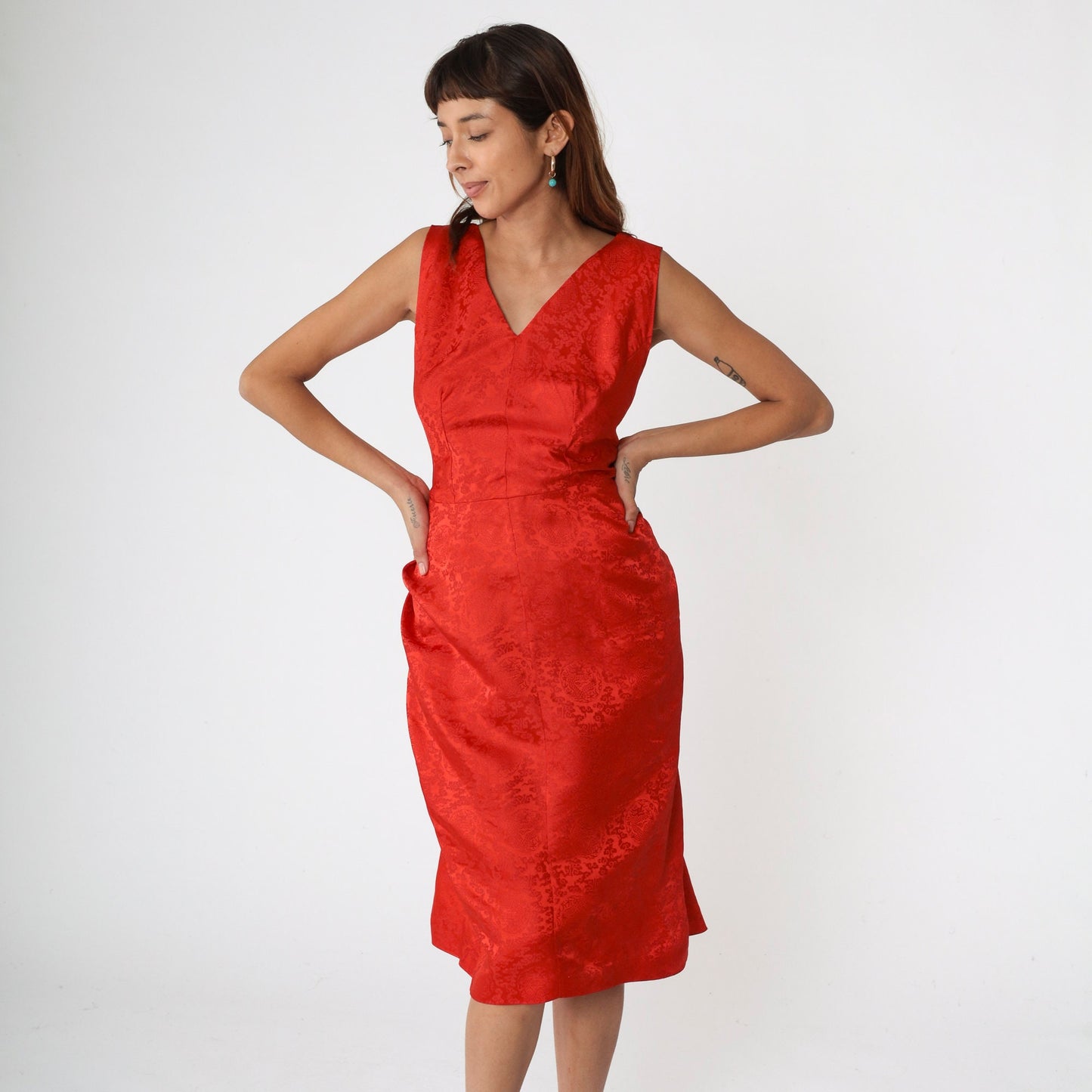1960s Red Brocade Dragon Midi Dress Hourglass V-Neck Sleeveless Small S