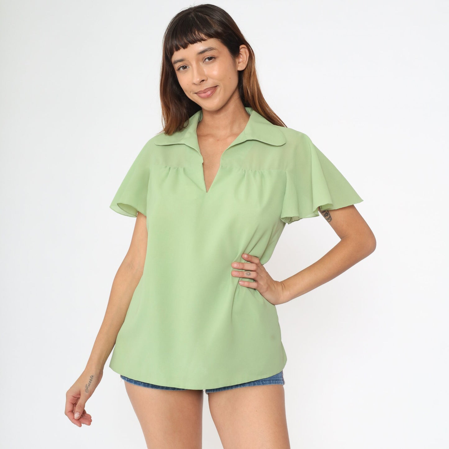 70s Light Green Flutter Sleeve Blouse V-Neck Collared Top Medium