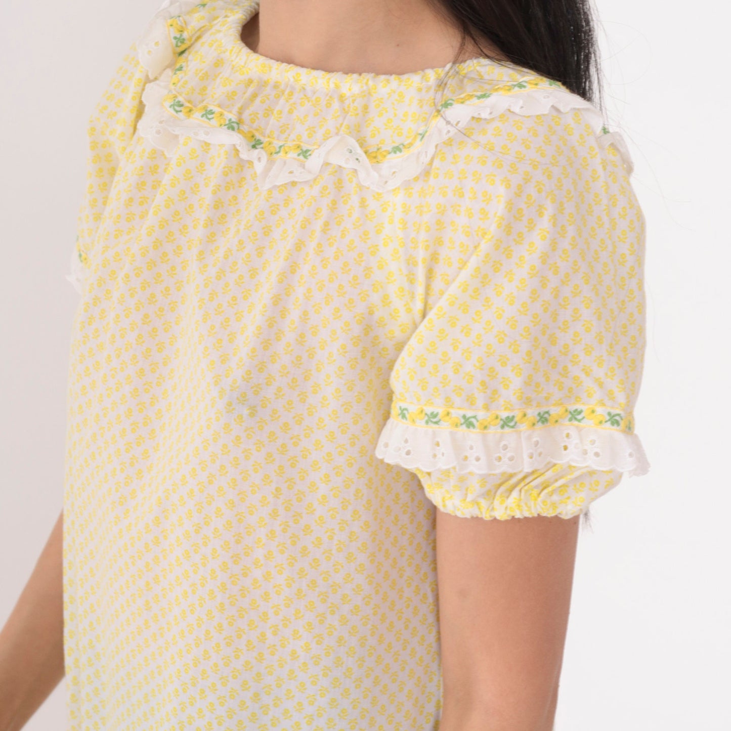 70s Yellow Floral Peasant Blouse Puff Sleeve Eyelet Lace Trim Small