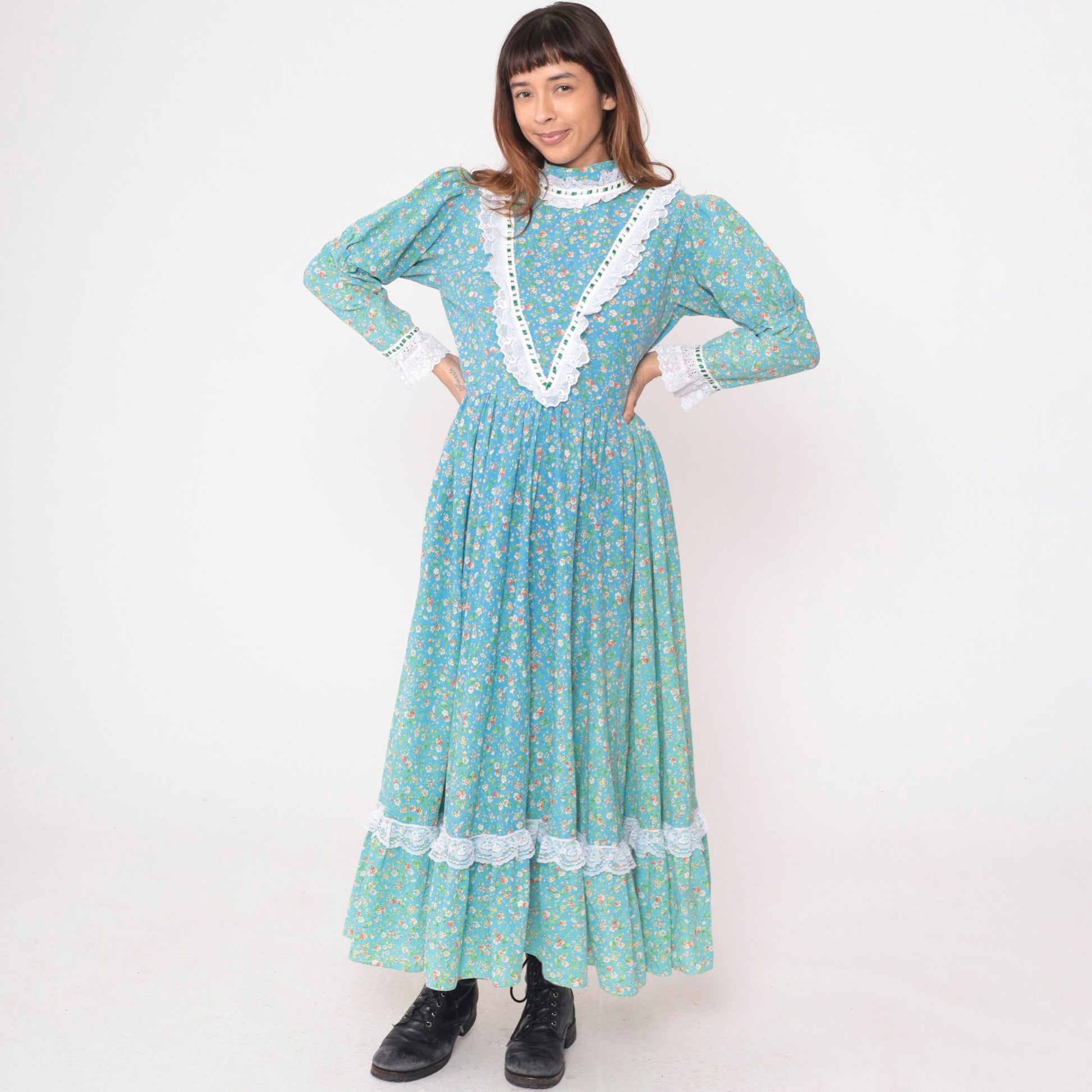 70s Blue Floral Prairie Dress Cotton Maxi Ruffle Collar Lace Trim Medium