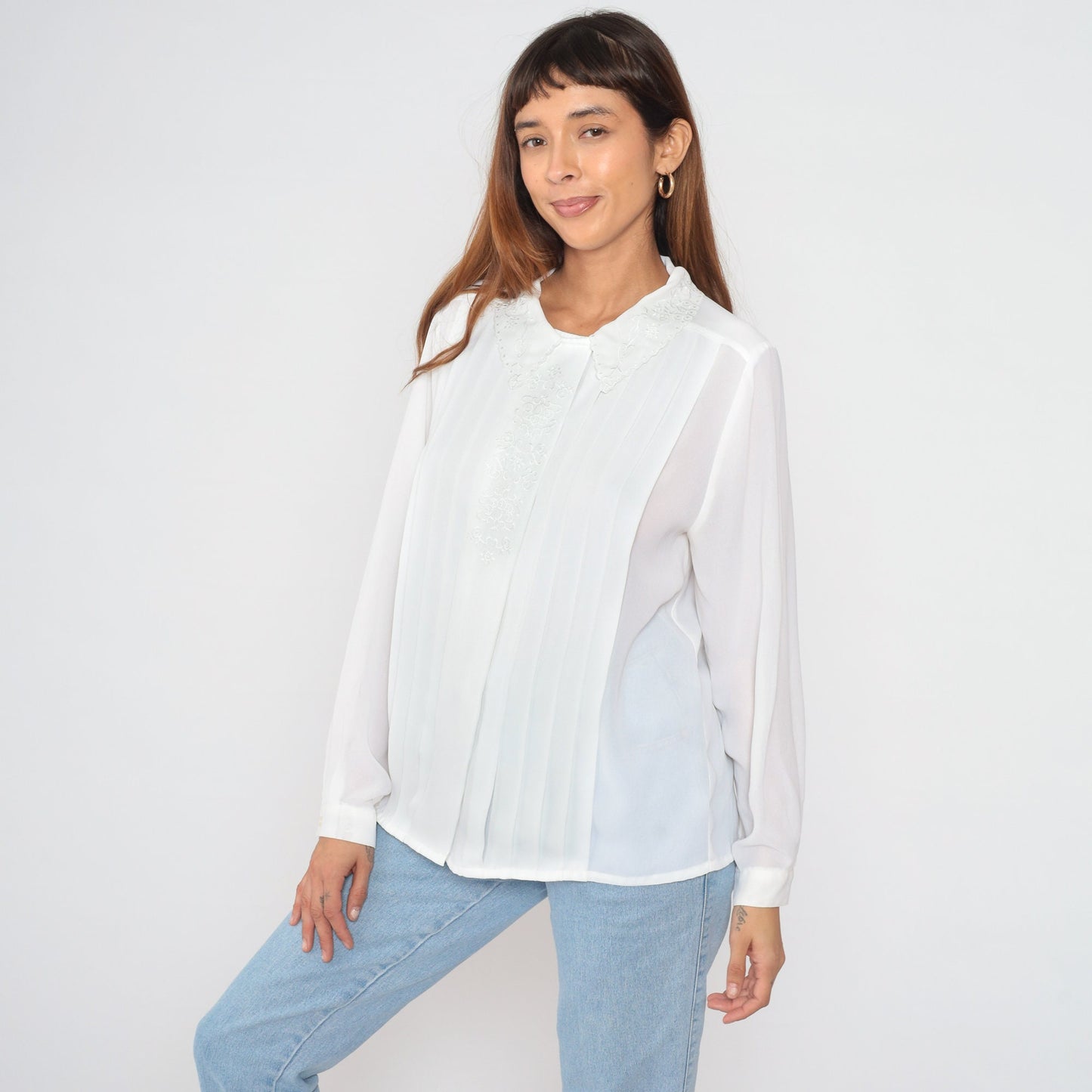 90s Karen Scott White Pleated Blouse Floral Embroidered Scalloped Collar Large L