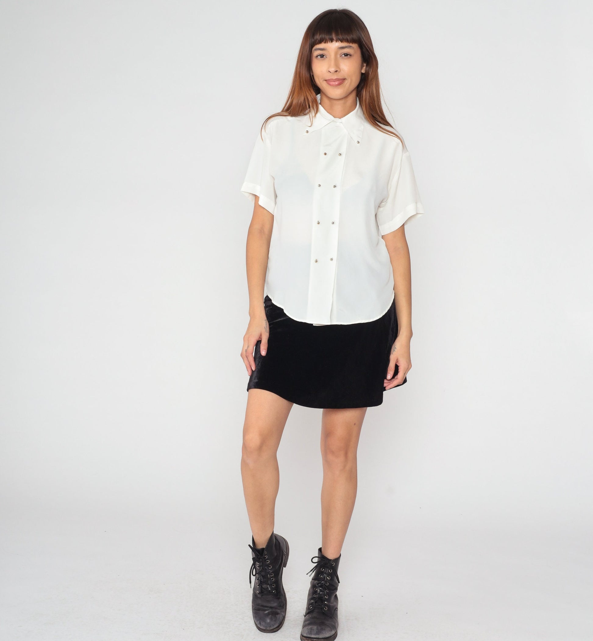 90s Cream Button-Up Blouse Short Sleeve Pointed Collar Silver Buttons Small