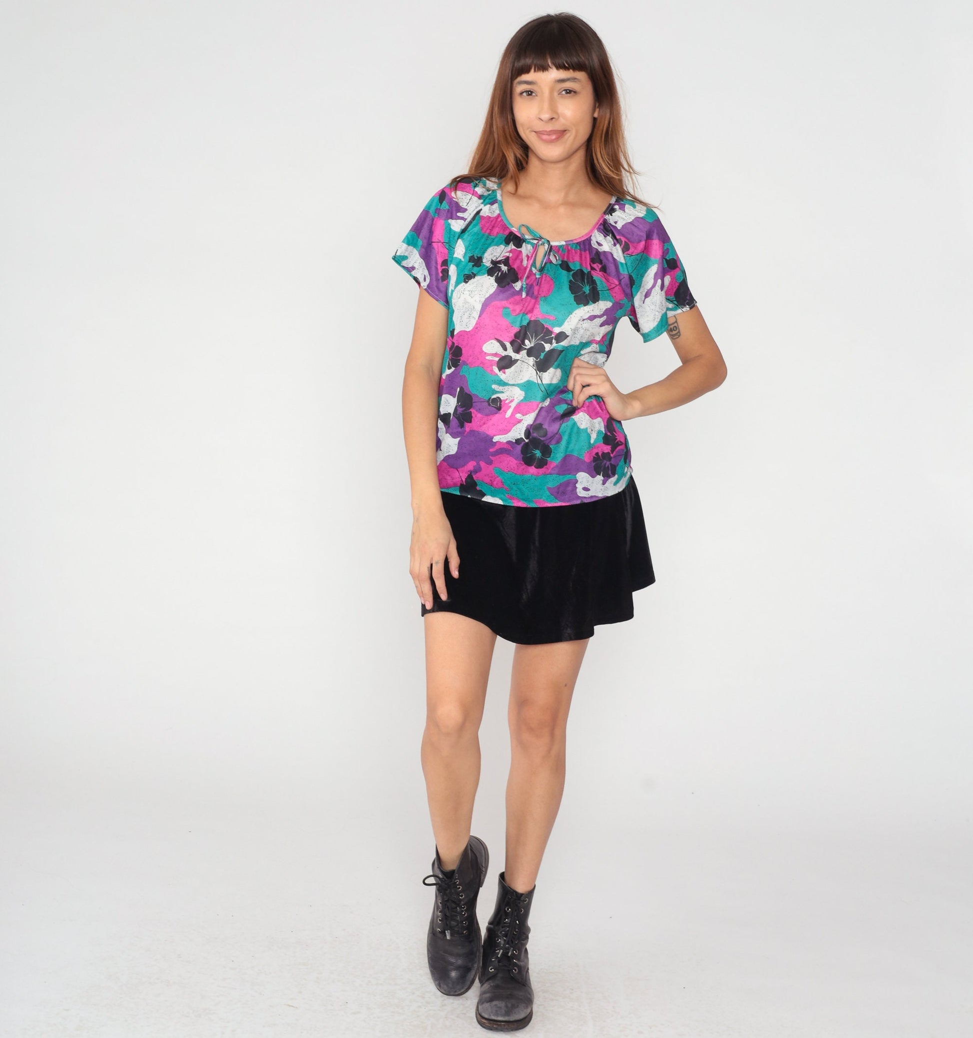 80s Tropical Floral Keyhole Tie Neck Blouse Abstract Print Short Sleeve Small Medium