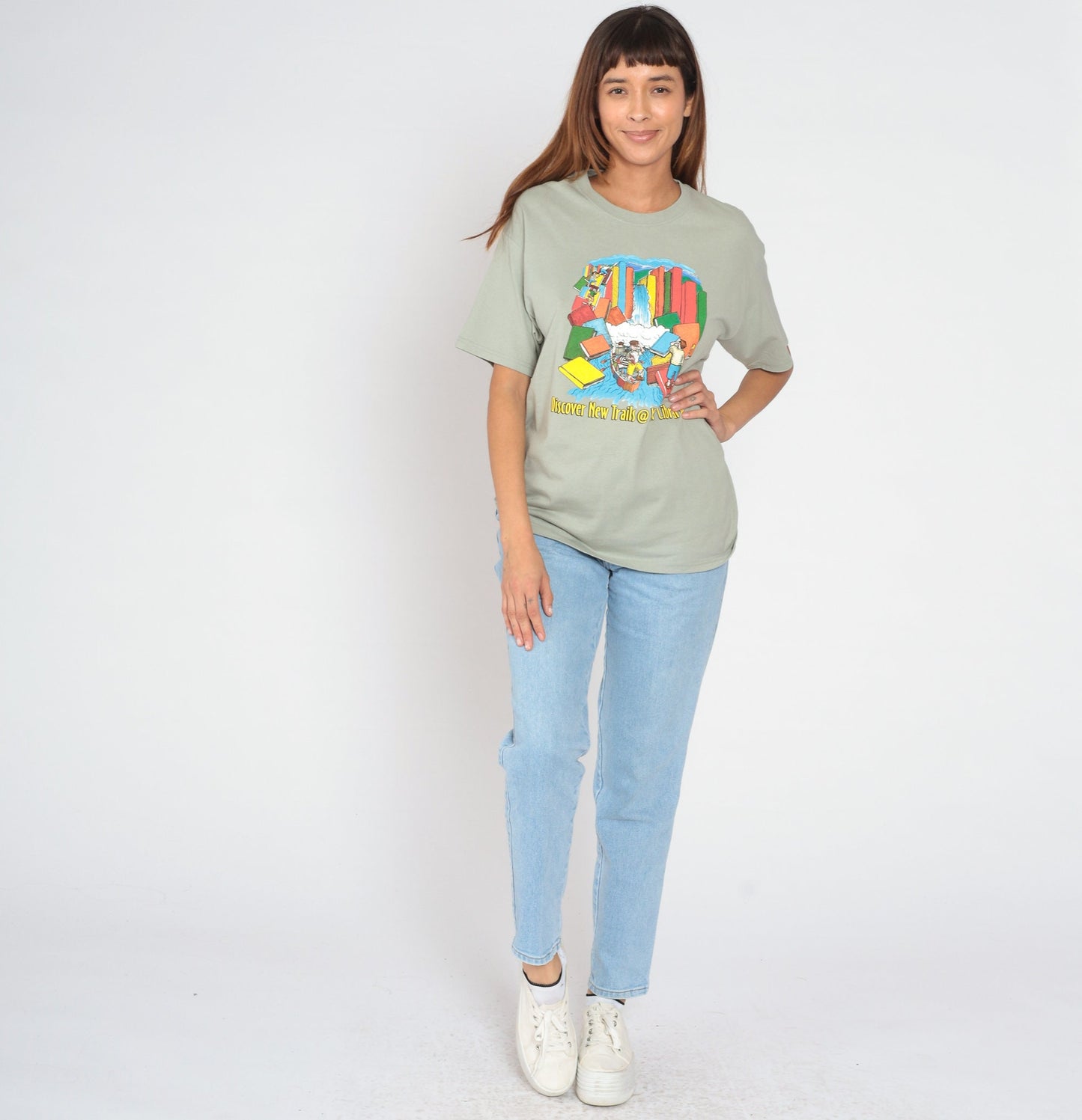 00s Library Graphic T-Shirt Discover New Trails Medium