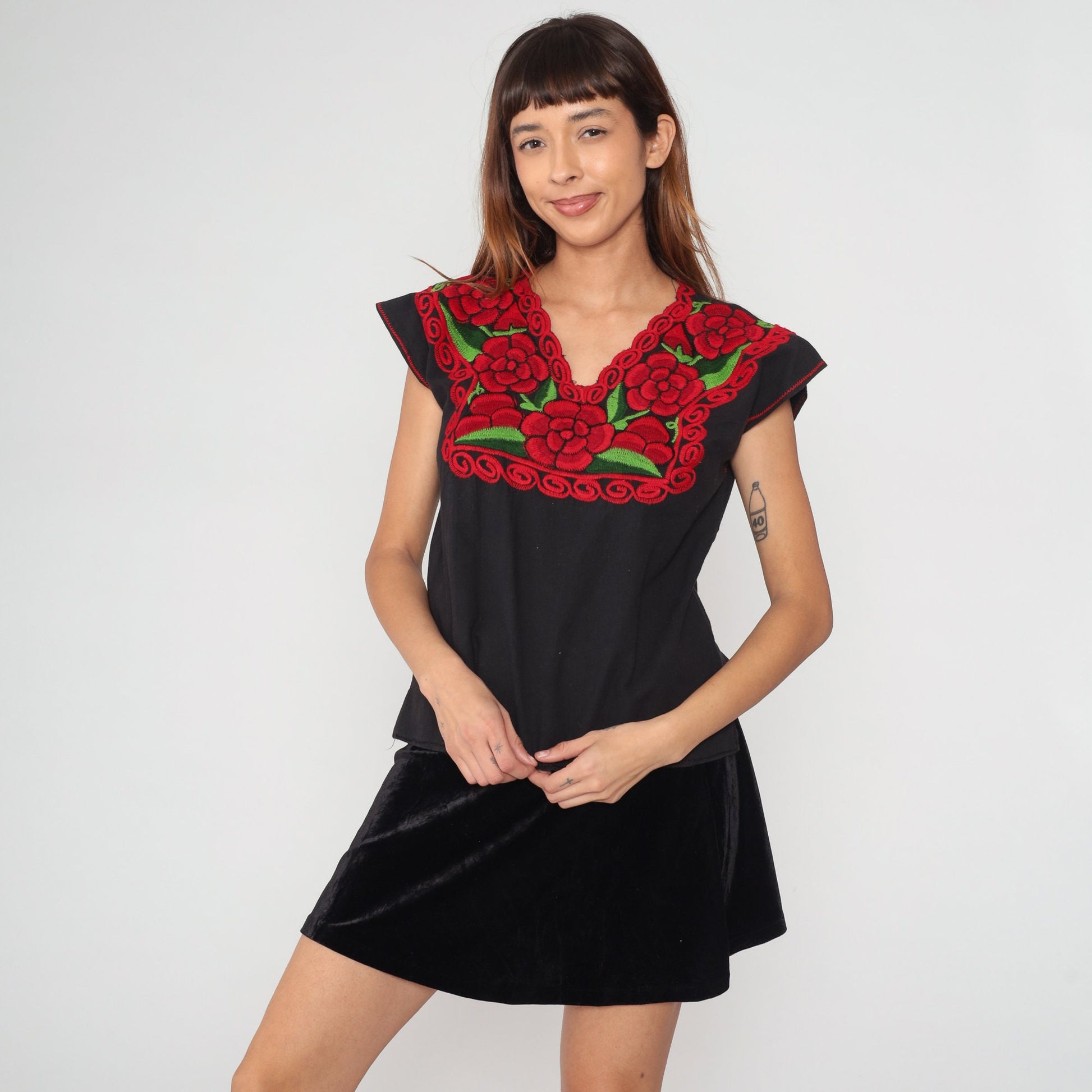 90s Mexican Floral Embroidered Blouse Black Short Sleeve Small