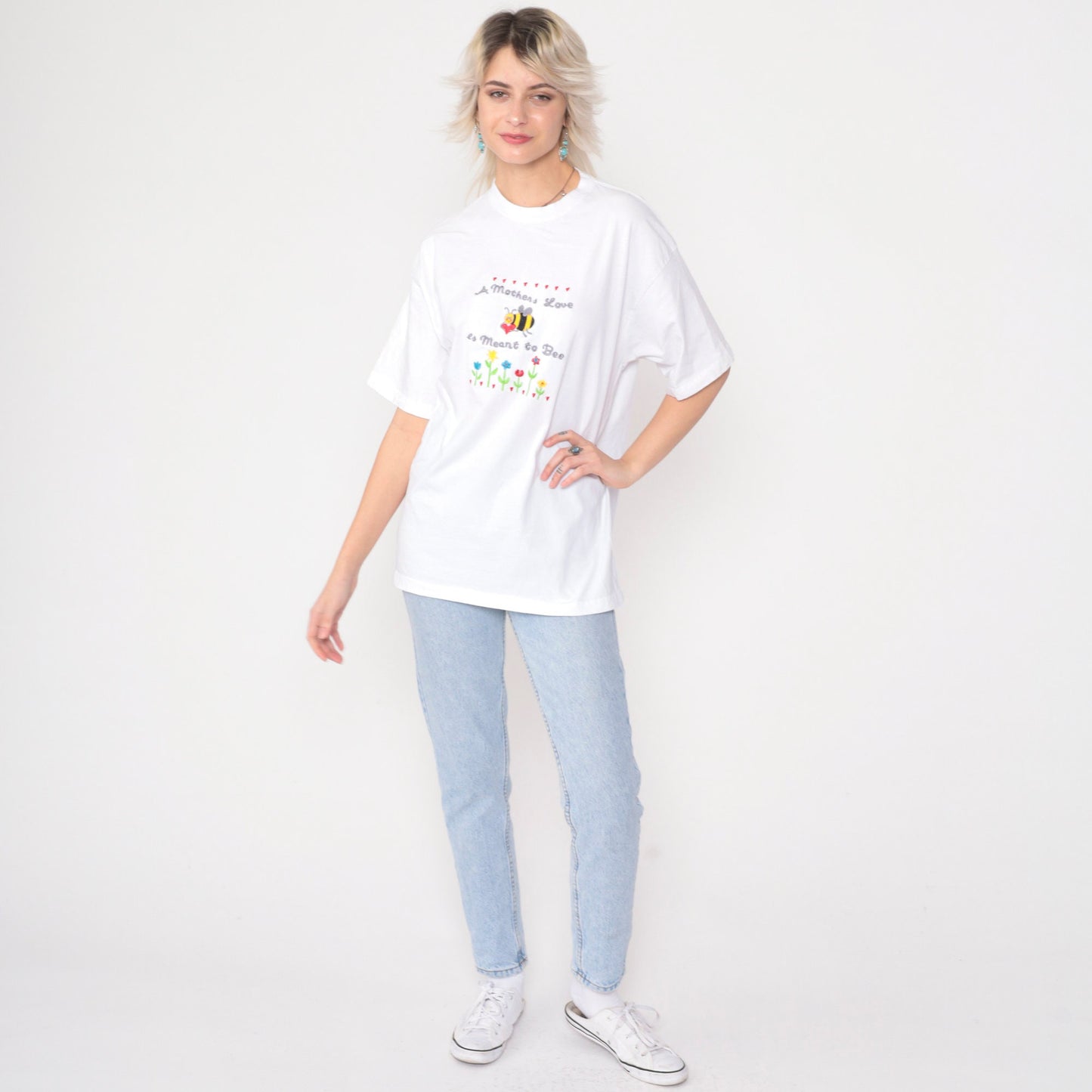90s A Mother's Love Is Meant To Bee Embroidered Graphic T-Shirt Floral Large